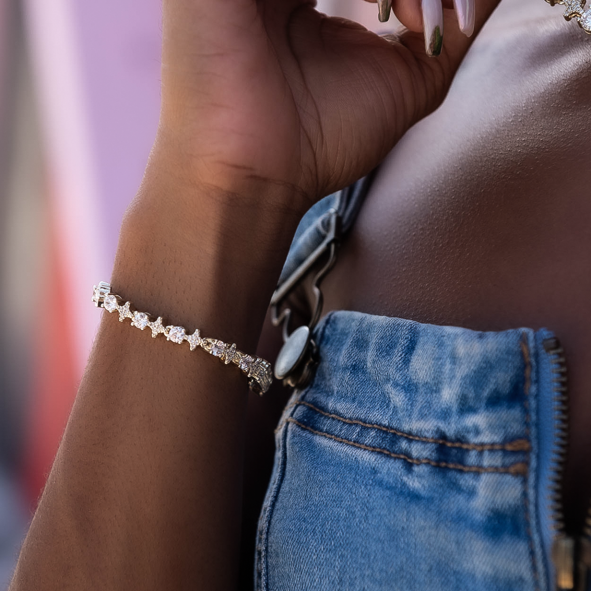 Round Stone Star Tennis Bracelet in Yellow Gold
