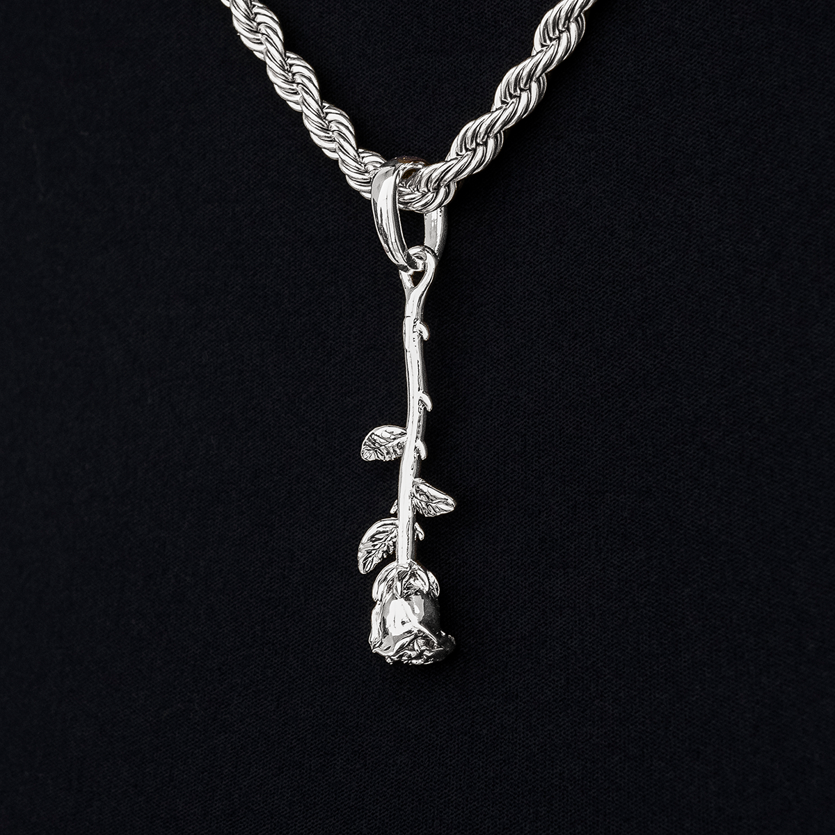 Hanging Rose Pendant in White Gold