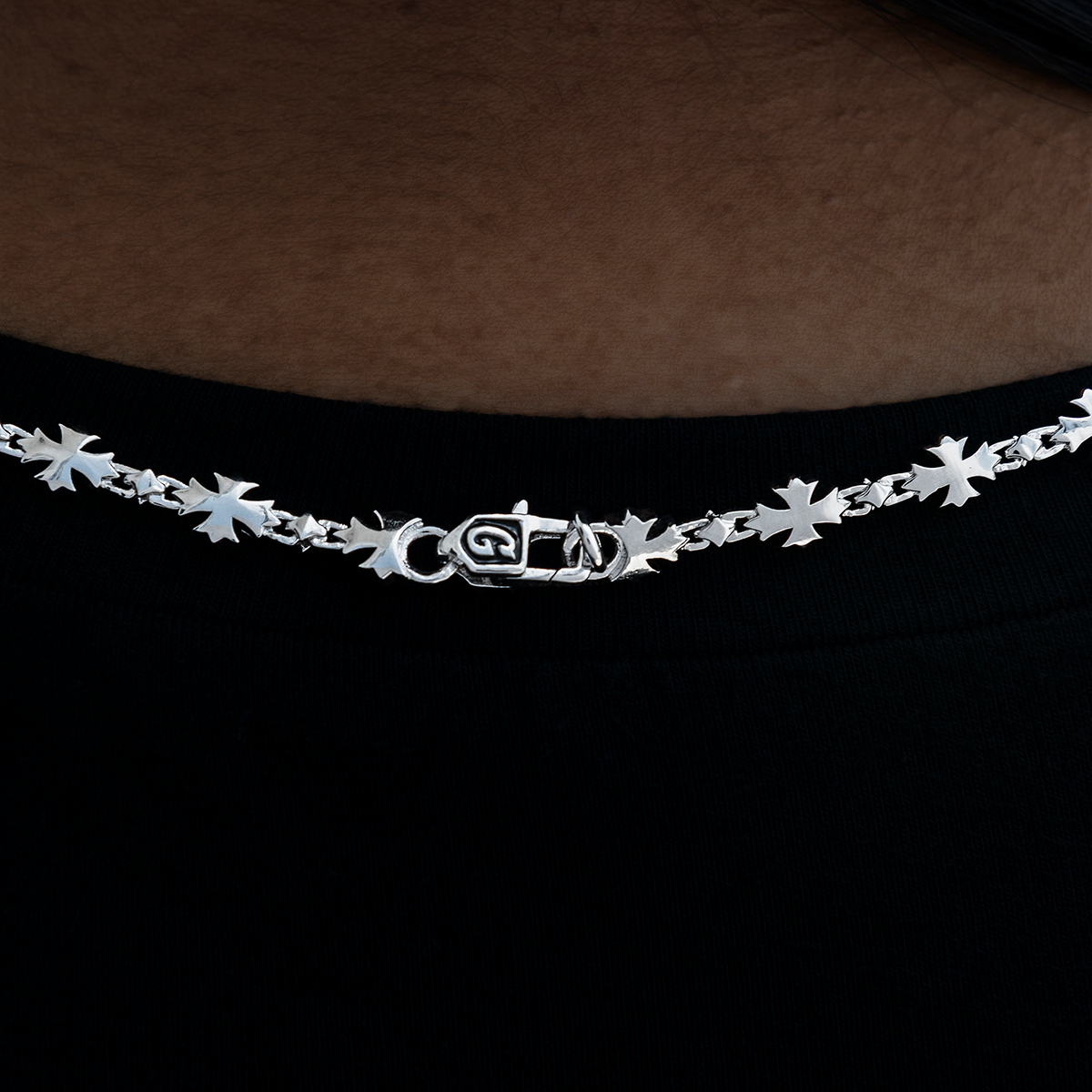 Flared Cross Necklace in White Gold- 5mm