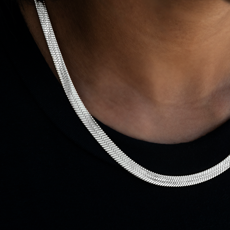 Herringbone Necklace in White Gold- 8mm