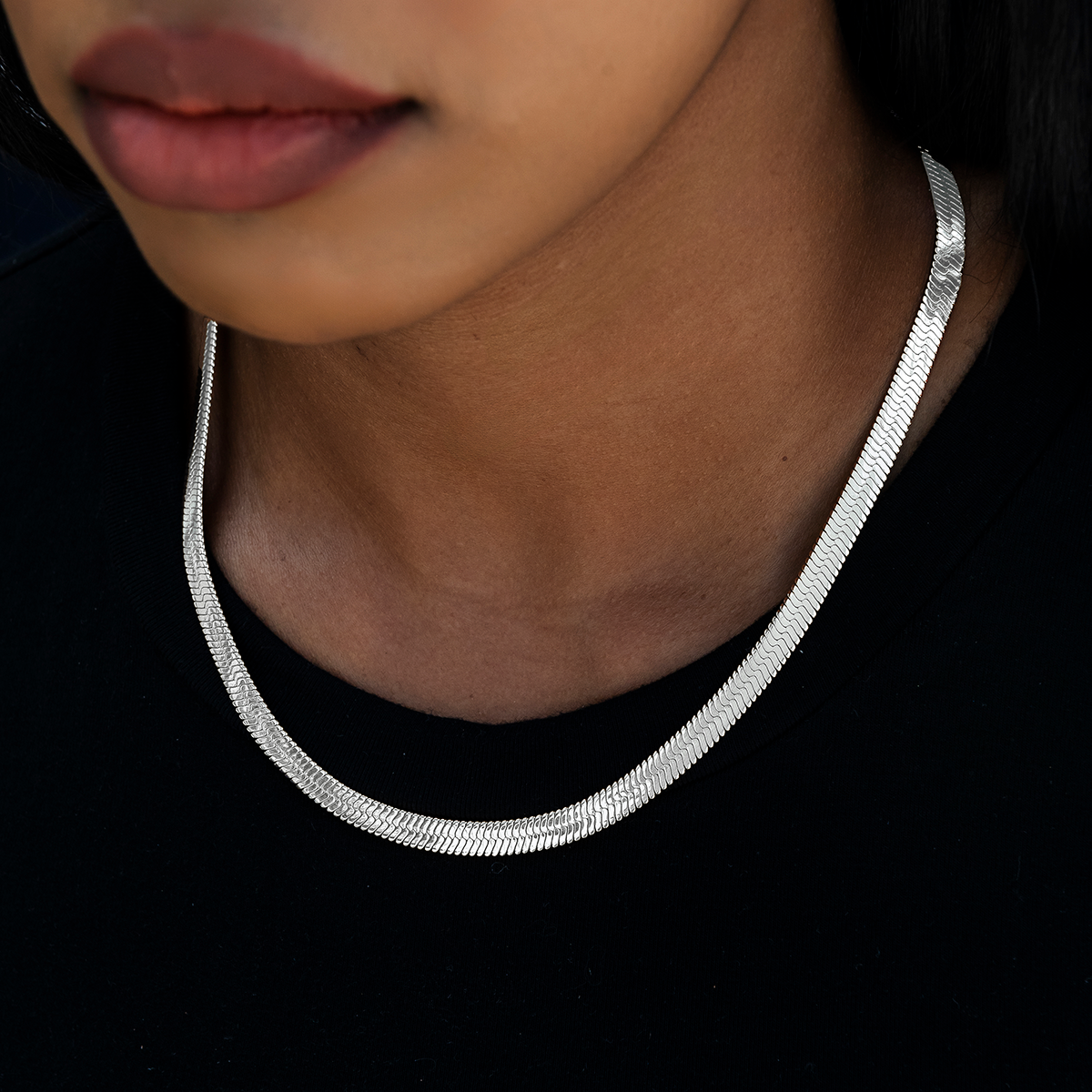 Herringbone Necklace in White Gold- 8mm