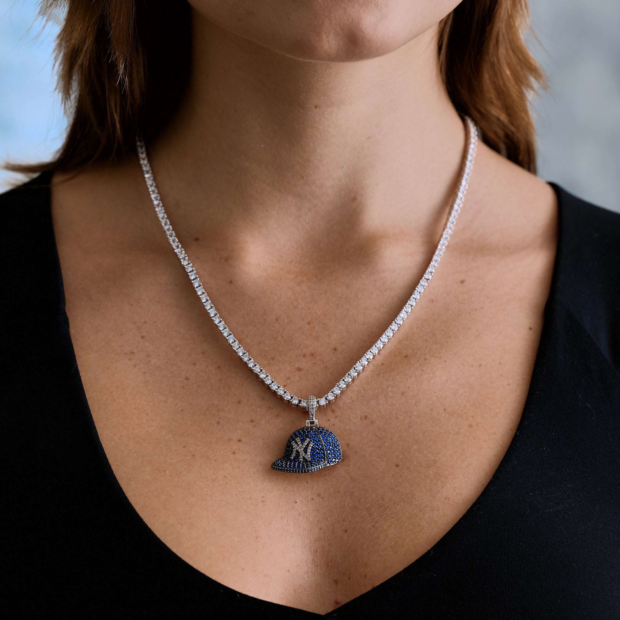 Yankees Official MLB Baseball Cap Logo Pendant in White Gold