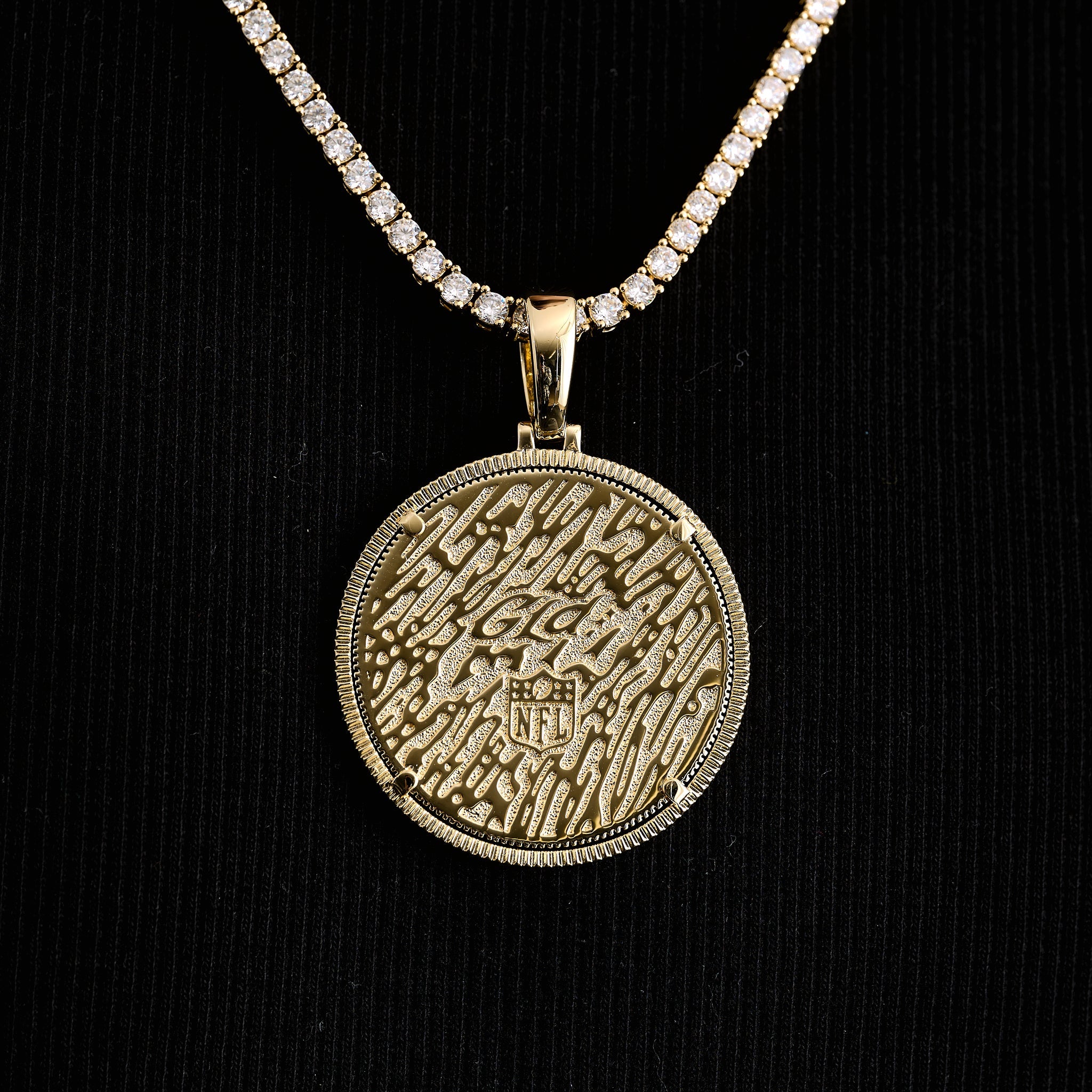 LA Rams Official NFL Coin Pendant in Yellow Gold