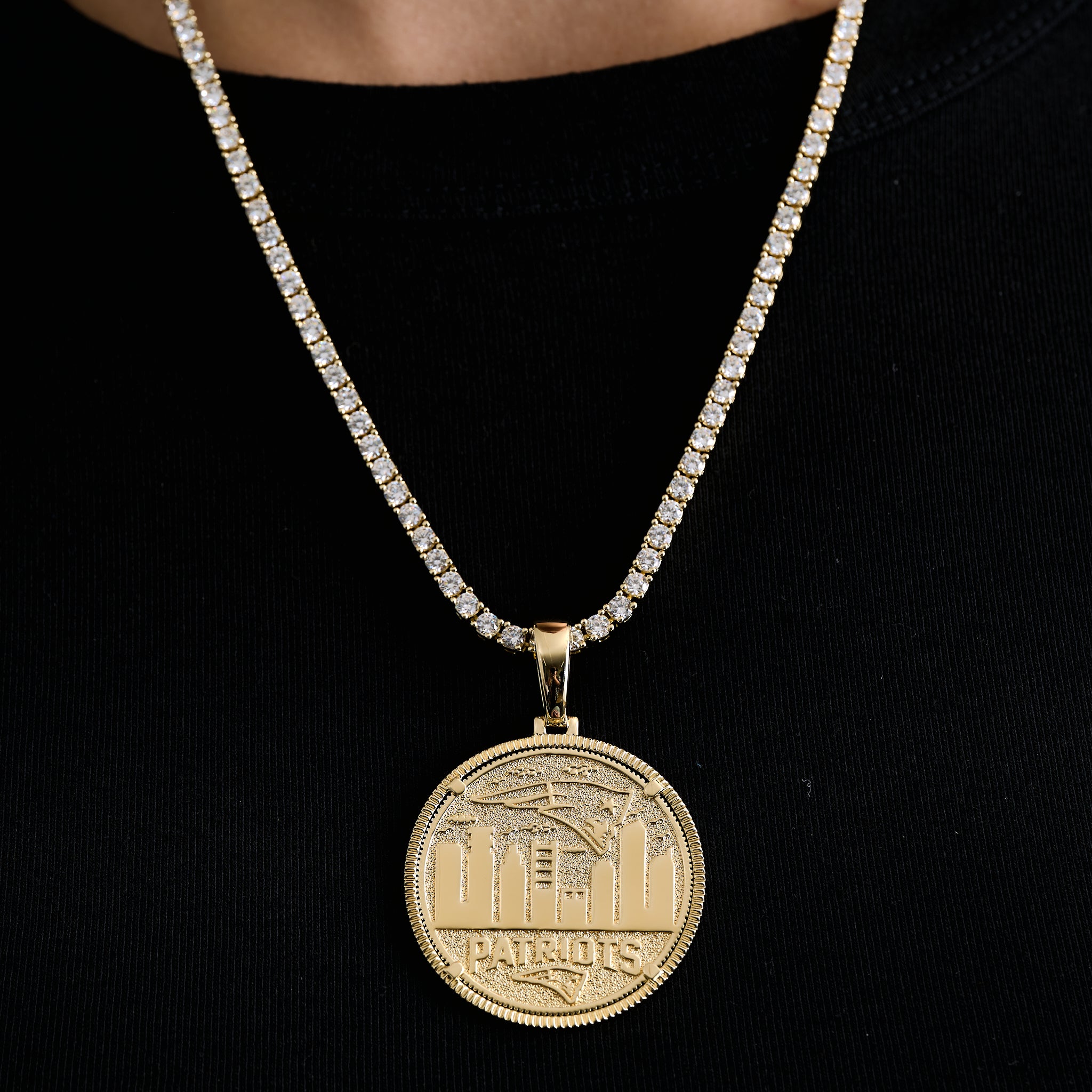 New England Patriots Official NFL Coin Pendant in Yellow Gold