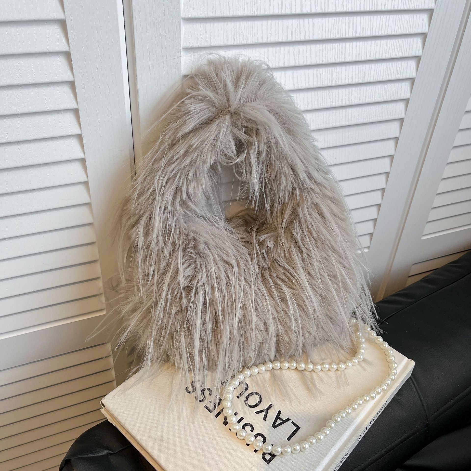 Sweet Fresh Pearl Chain Plush Messenger Bag