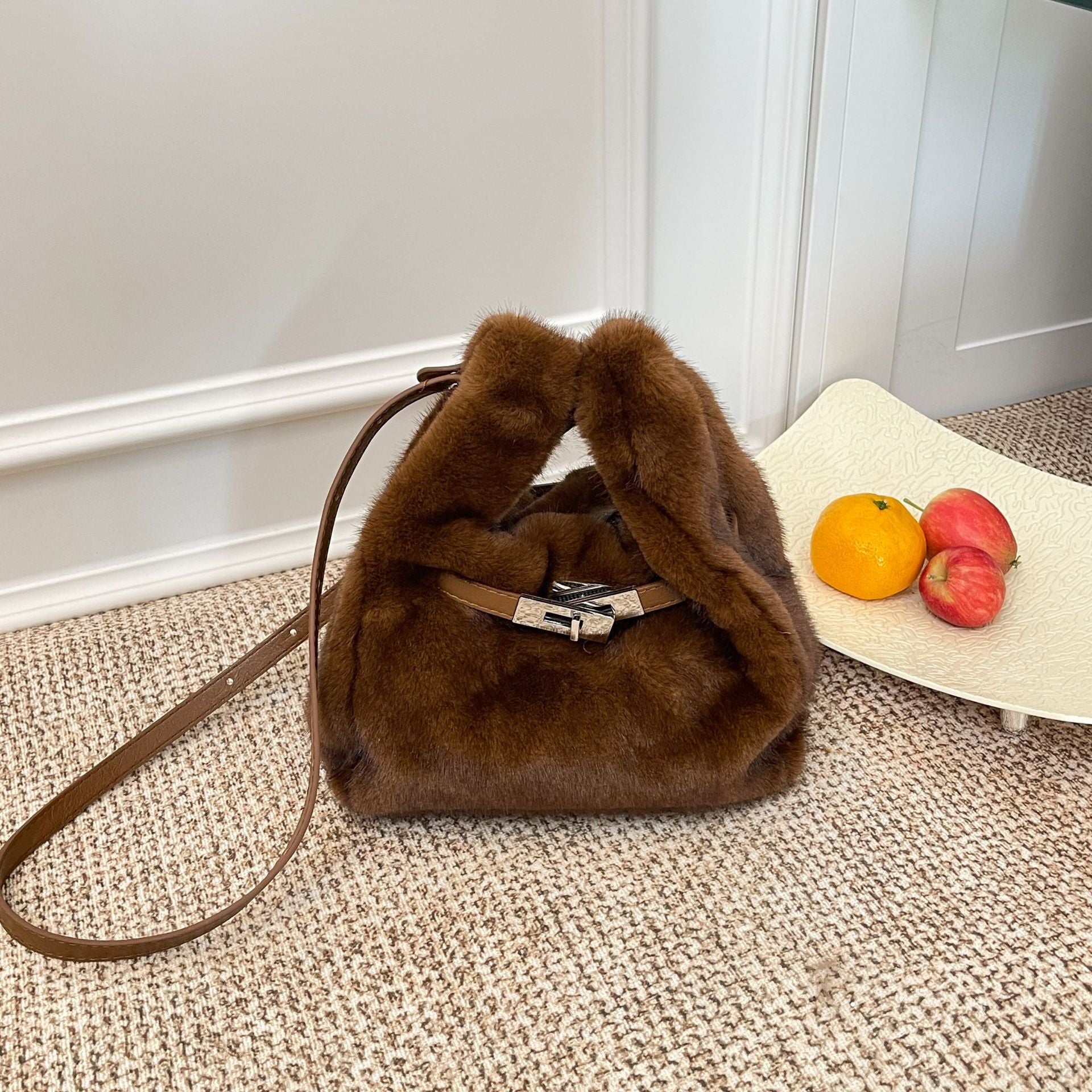 Stylish Large-Capacity Plush Hand Bucket Bag