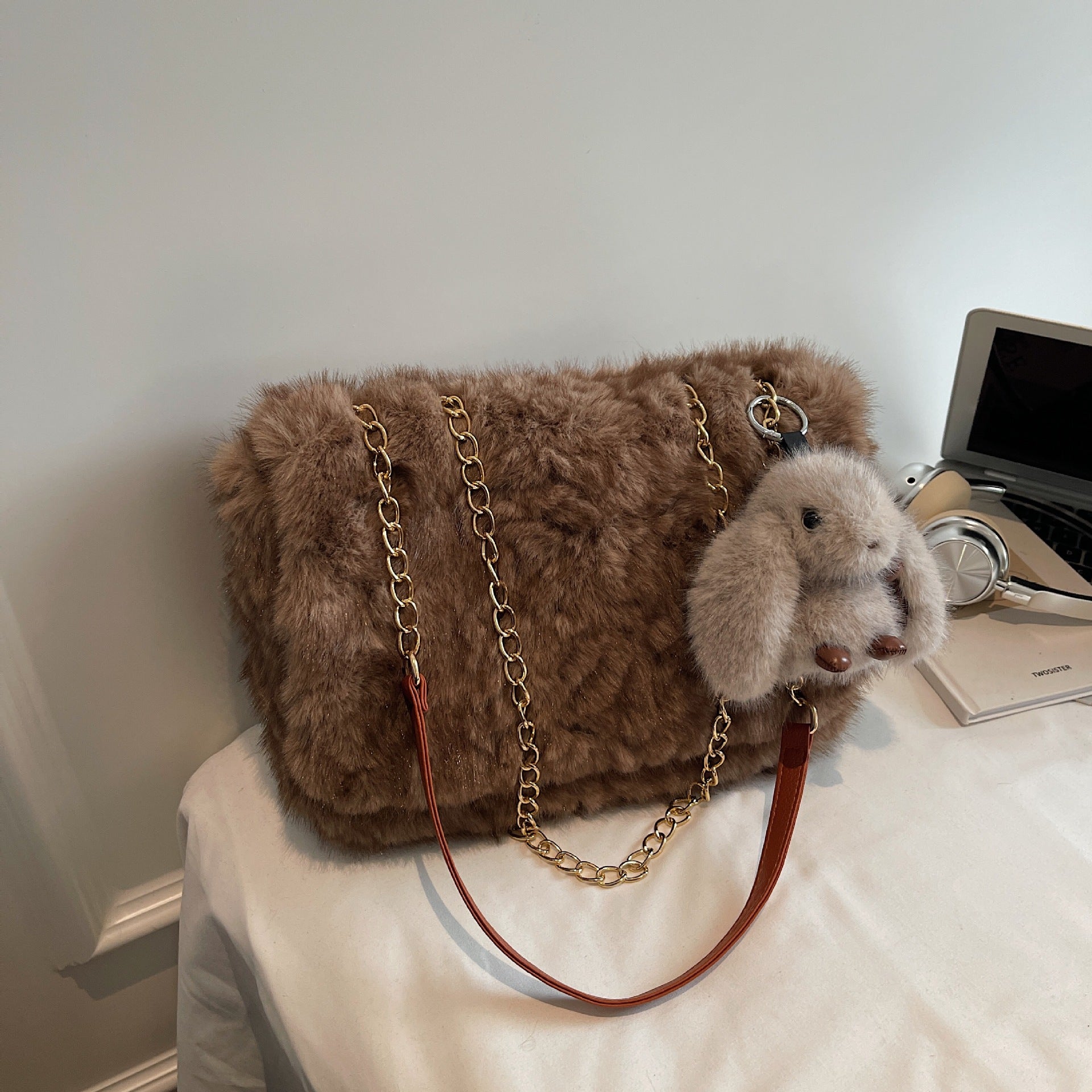 Trendy Versatile Chain Plush Bag Large Capacity Shoulder Bag