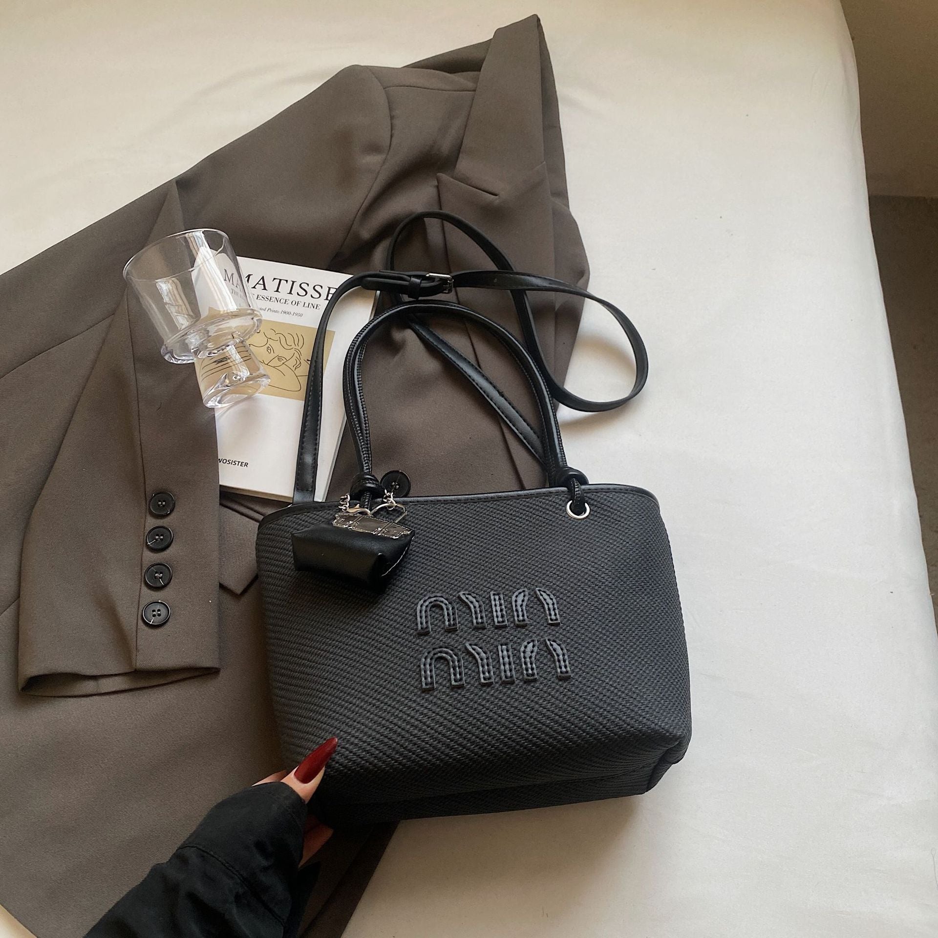 Miu Niche Handbag Women Fashion Versatile Crossbody Basket Bag