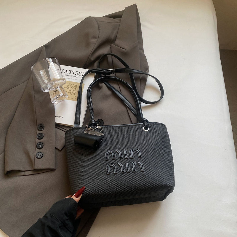 Miu Niche Handbag Women Fashion Versatile Crossbody Basket Bag