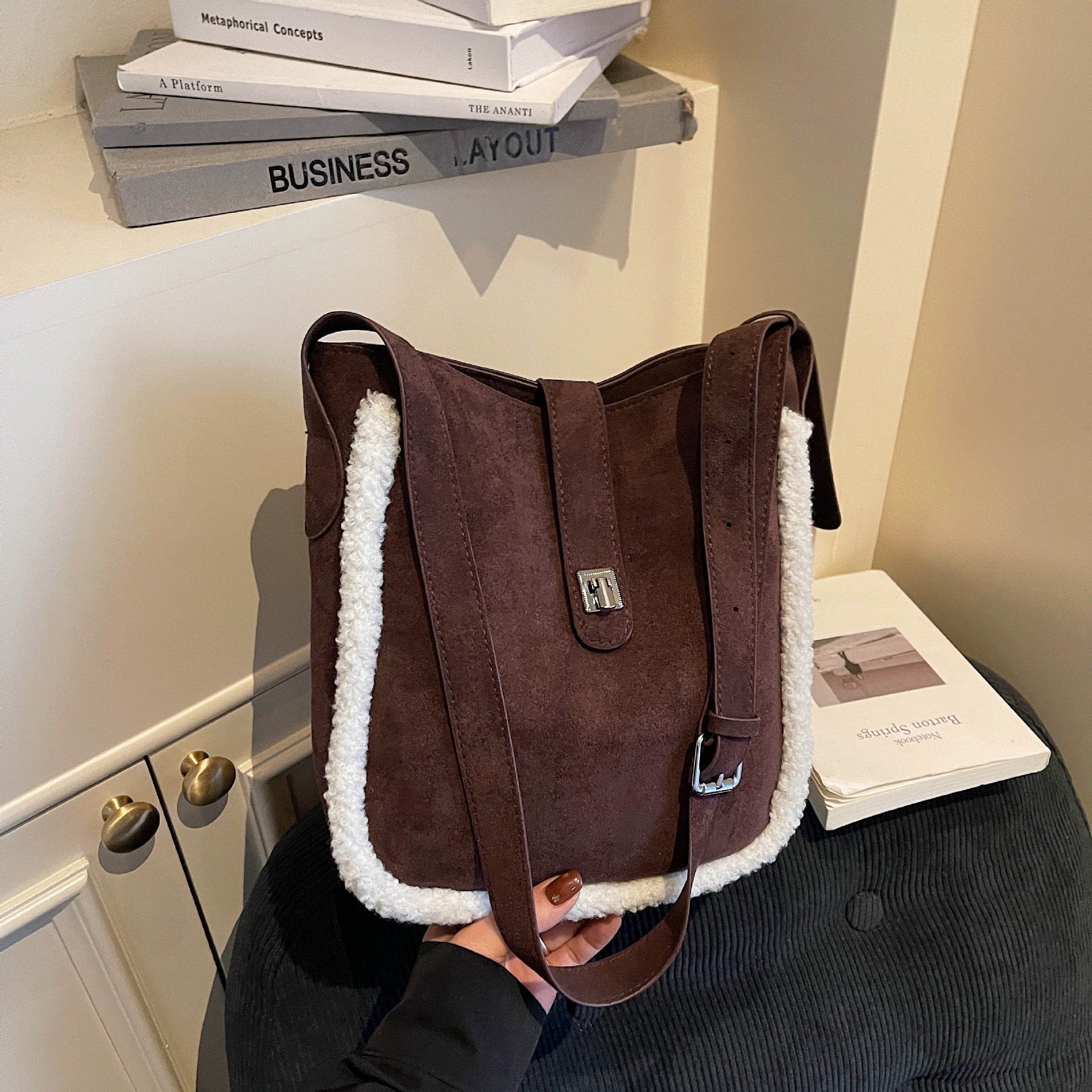 Maillard Retro Bucket Bag Large Capacity Plush Shoulder Bag