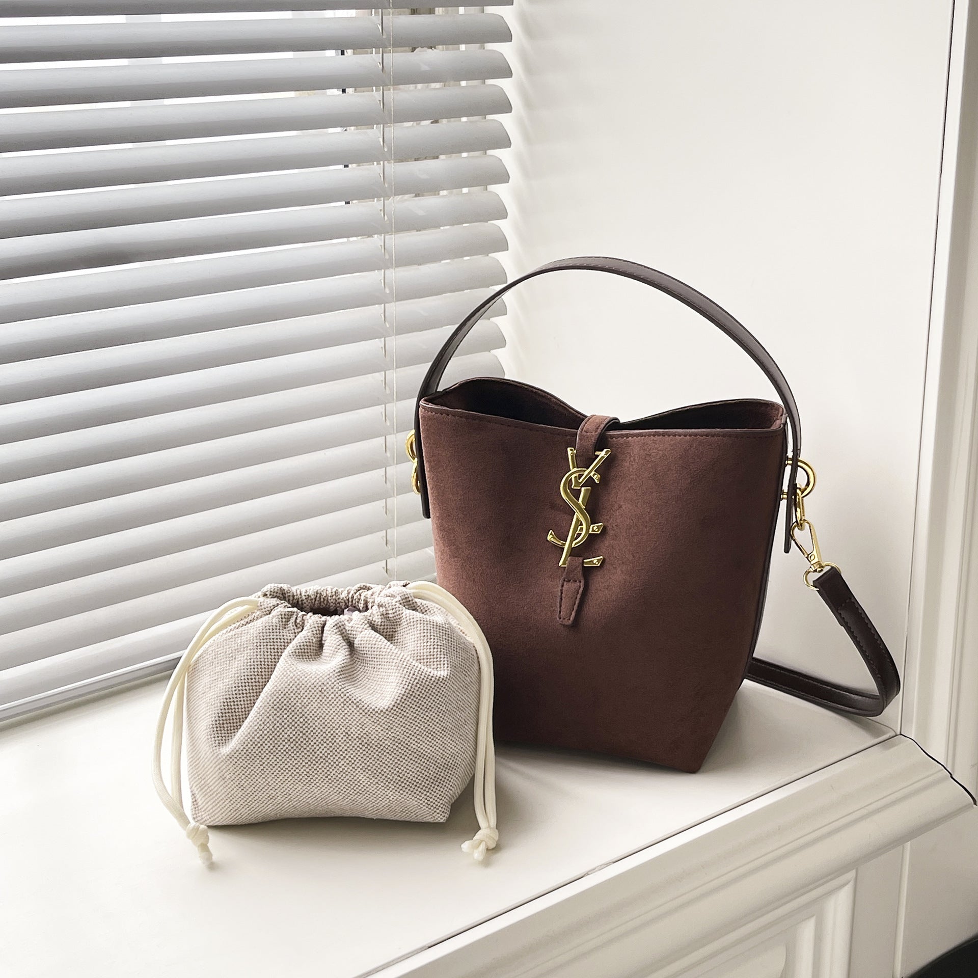 Retro Poplar Forest Bucket Bag Old Money Messenger Bag