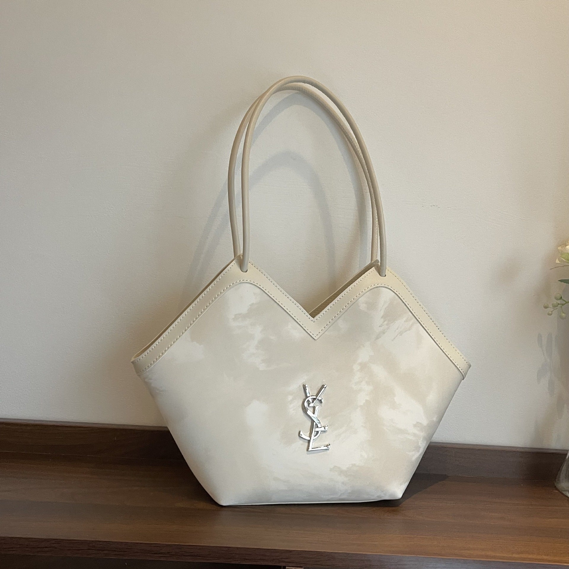 Light Luxury Poplar Forest Tote Bag Large Capacity V-Shaped Commuter Bags Fashion Tide Handbag Shoulder Bag