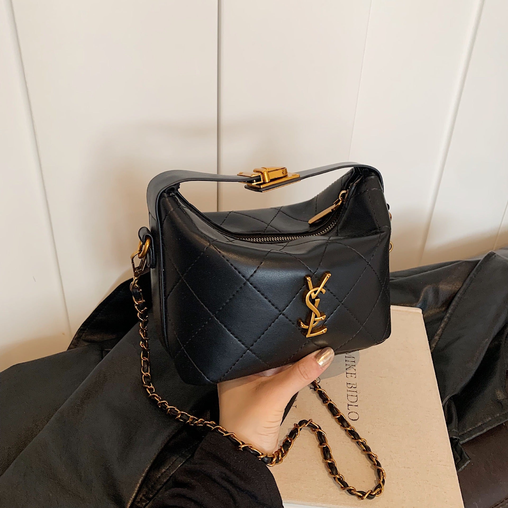 Diamond Chain Poplar Forest Luxury Bucket Shoulder Bag