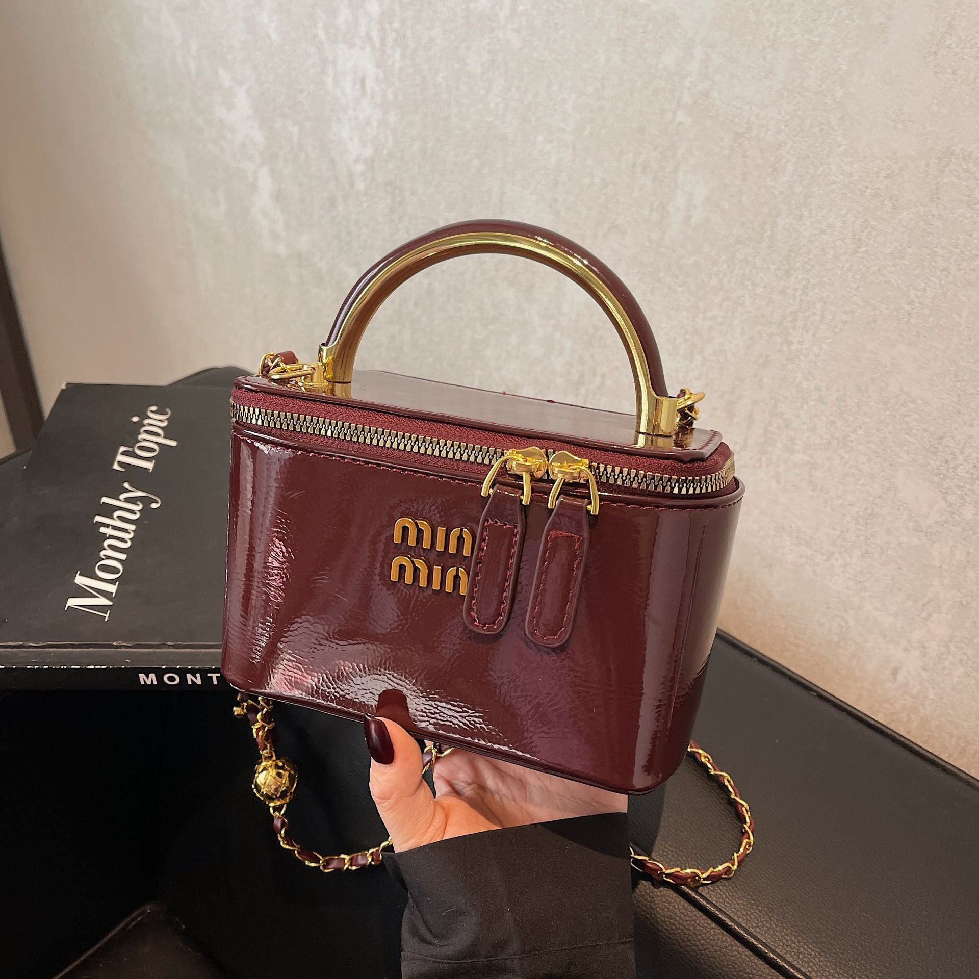 Retro Oil Wax Leather Chain Shoulder Square Bag