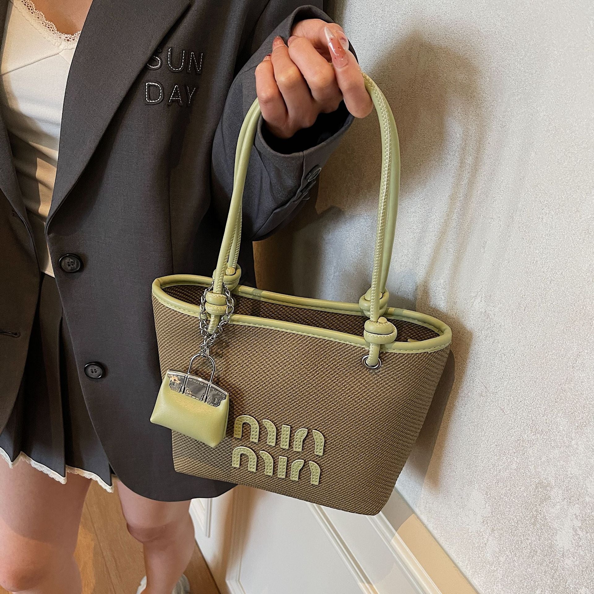 Miu Niche Handbag Women Fashion Versatile Crossbody Basket Bag