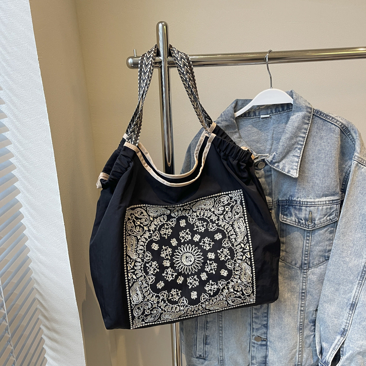Nylon Shoulder Bag Light Ball Chain Versatile Large Capacity Underarm Handbag
