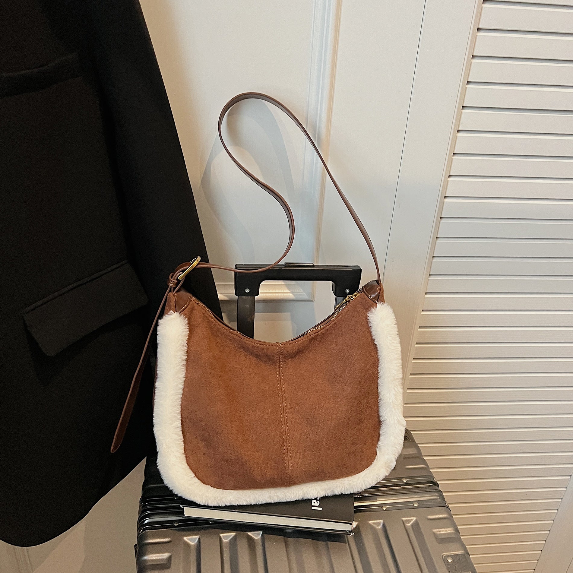 Retro Matte Messenger Bag Large Capacity Casual Shoulder Bag