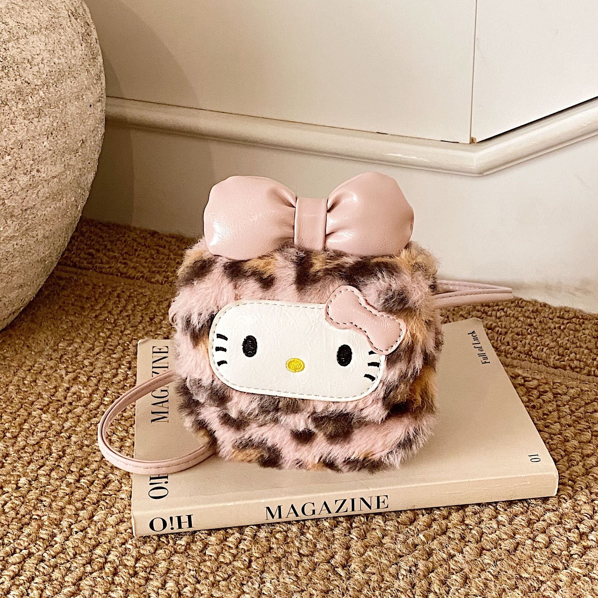Cartoon Retro Leopard Hello Kitty Bucket Bag Plush Shoulder Bag