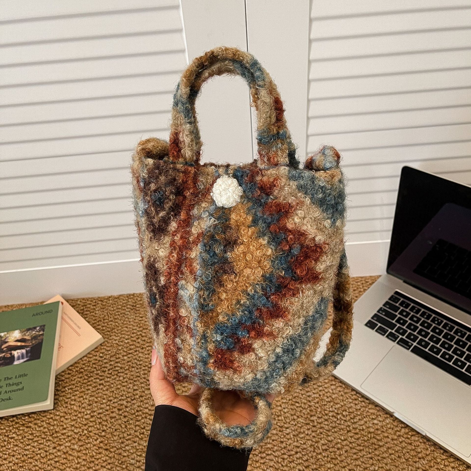 Snowflake Plush Bucket Bag Fashionable Shoulder Bag Sweet Commuting Messenger Bag