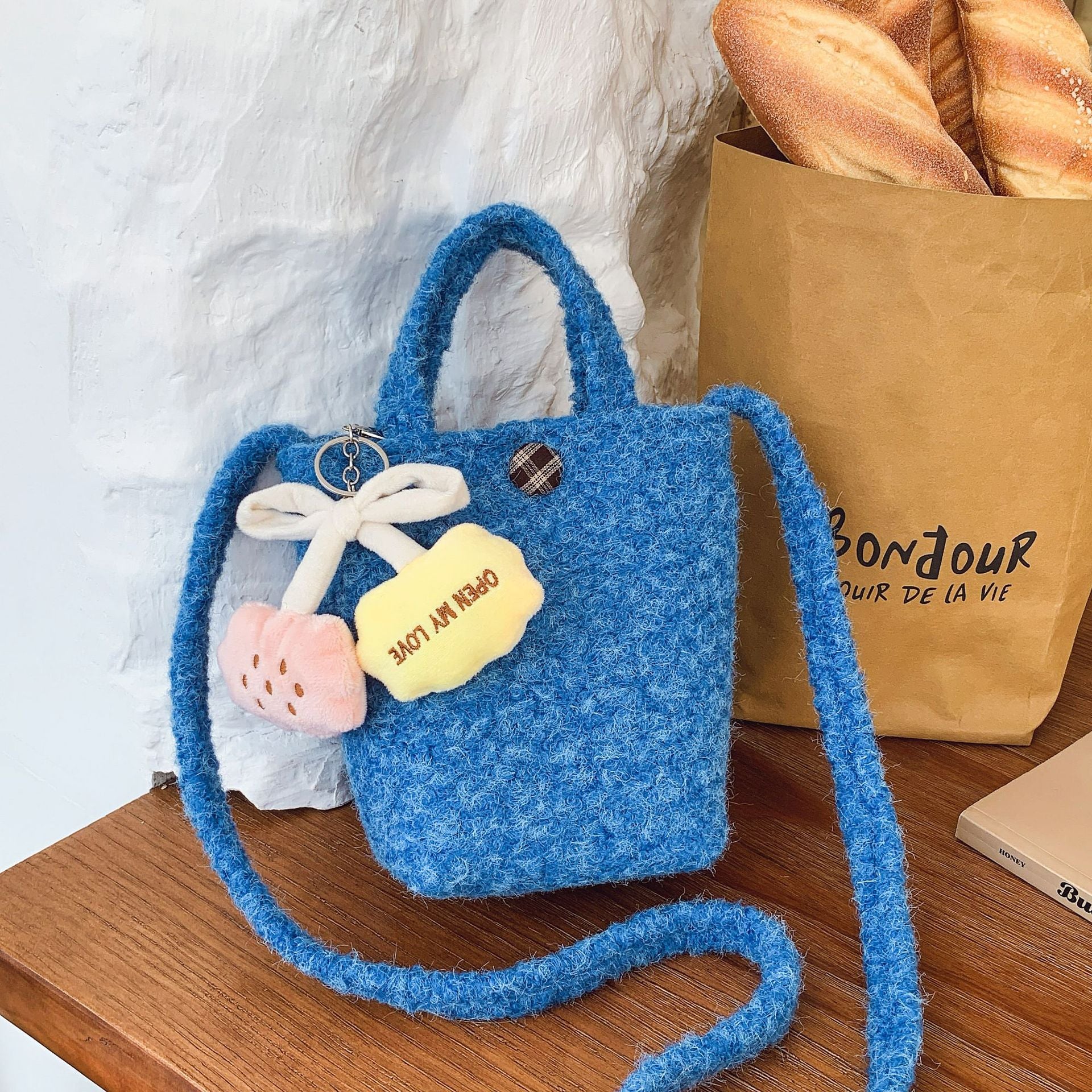 Fashionable Plush Bucket Bag for Commuting and Going Out