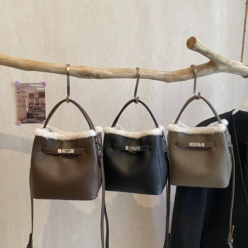 Retro Trend Bucket Handbag Fashion Plush Splicing Lock Messenger Bag
