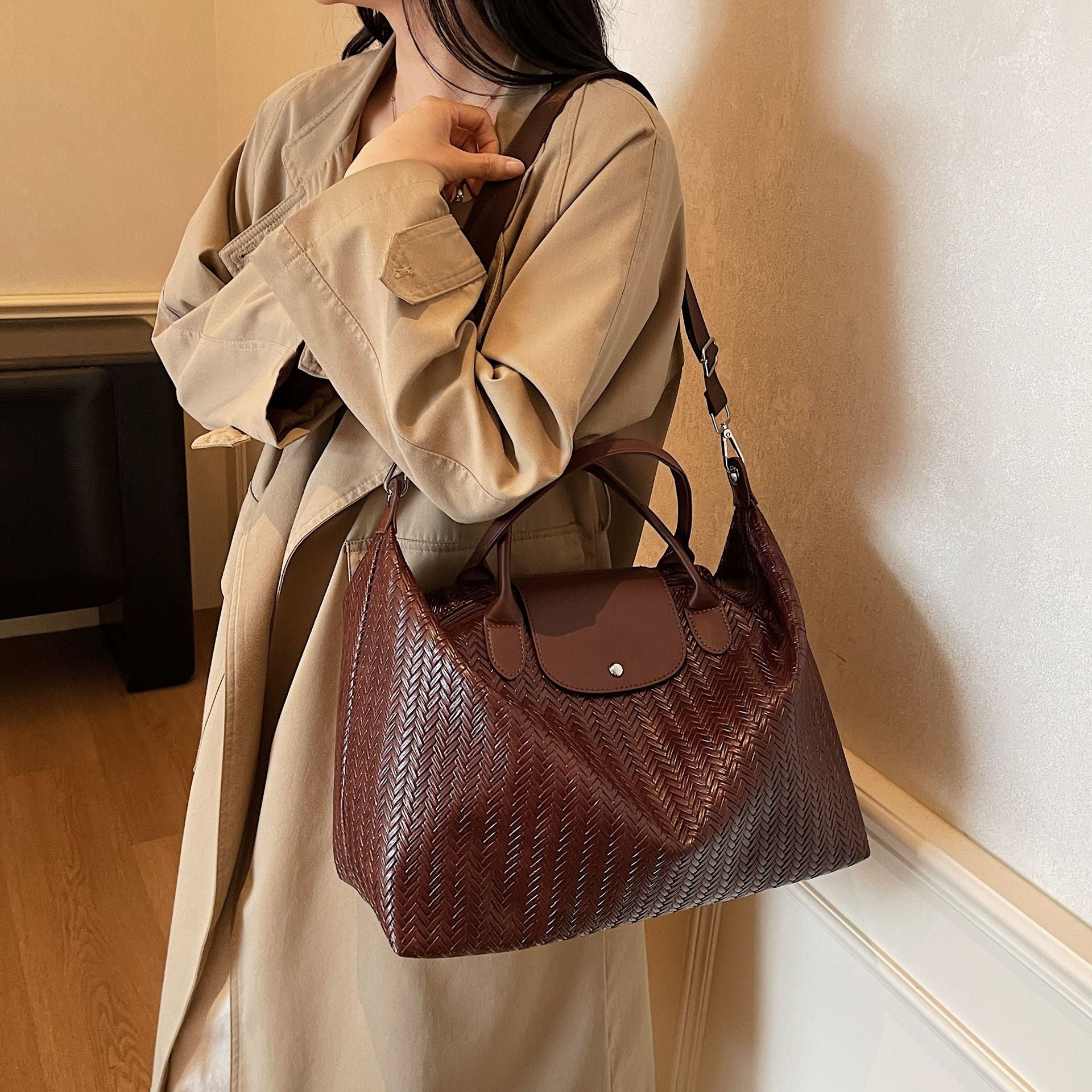 Retro Dragon Large-Capacity Herringbone Sports Travel Bag