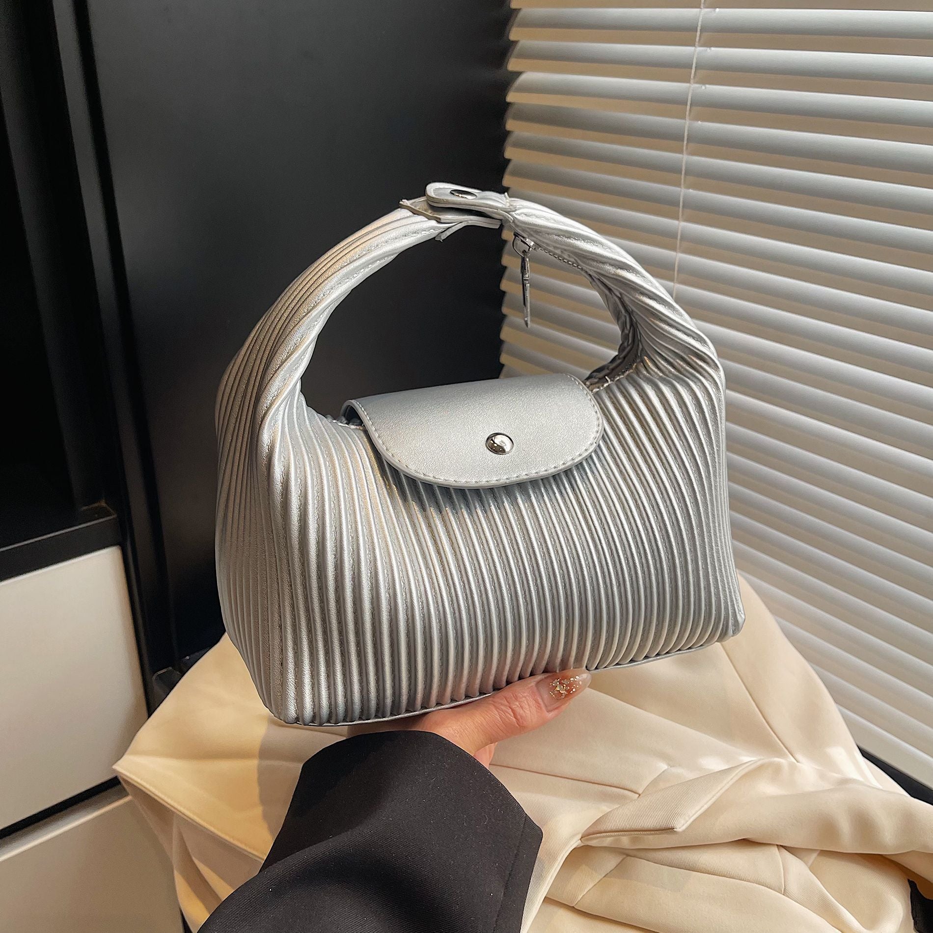 Messenger Bag Women Pleated Shoulder Handbag Trendy Versatile