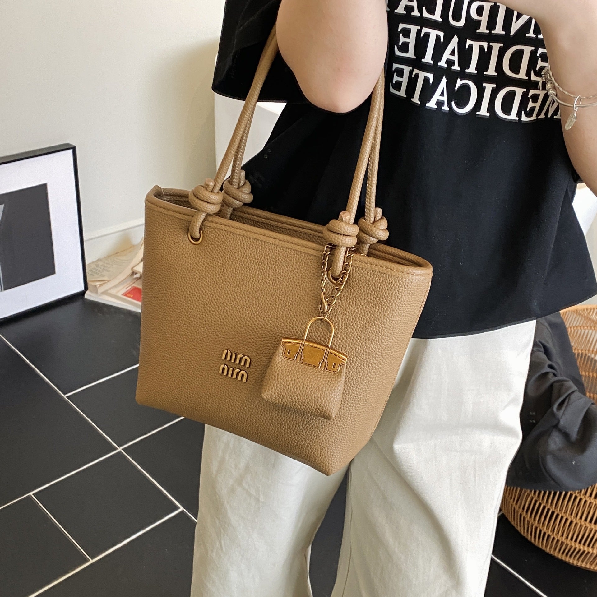 Retro Miu Luxury Bucket Tote Bag Large Capacity Shoulder