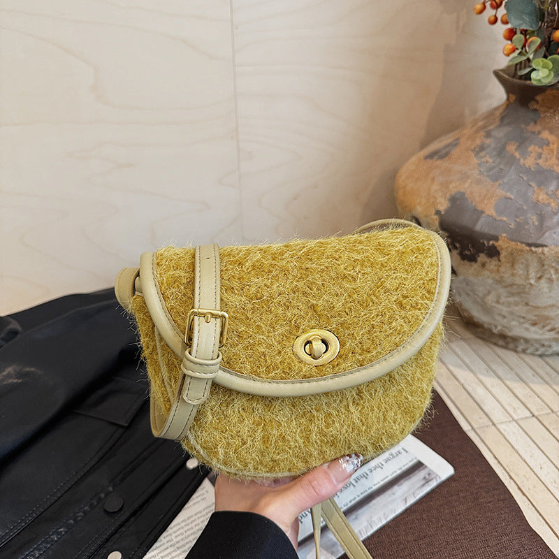 Ins Niche Plush Saddle Bag High-End Retro Messenger Bag