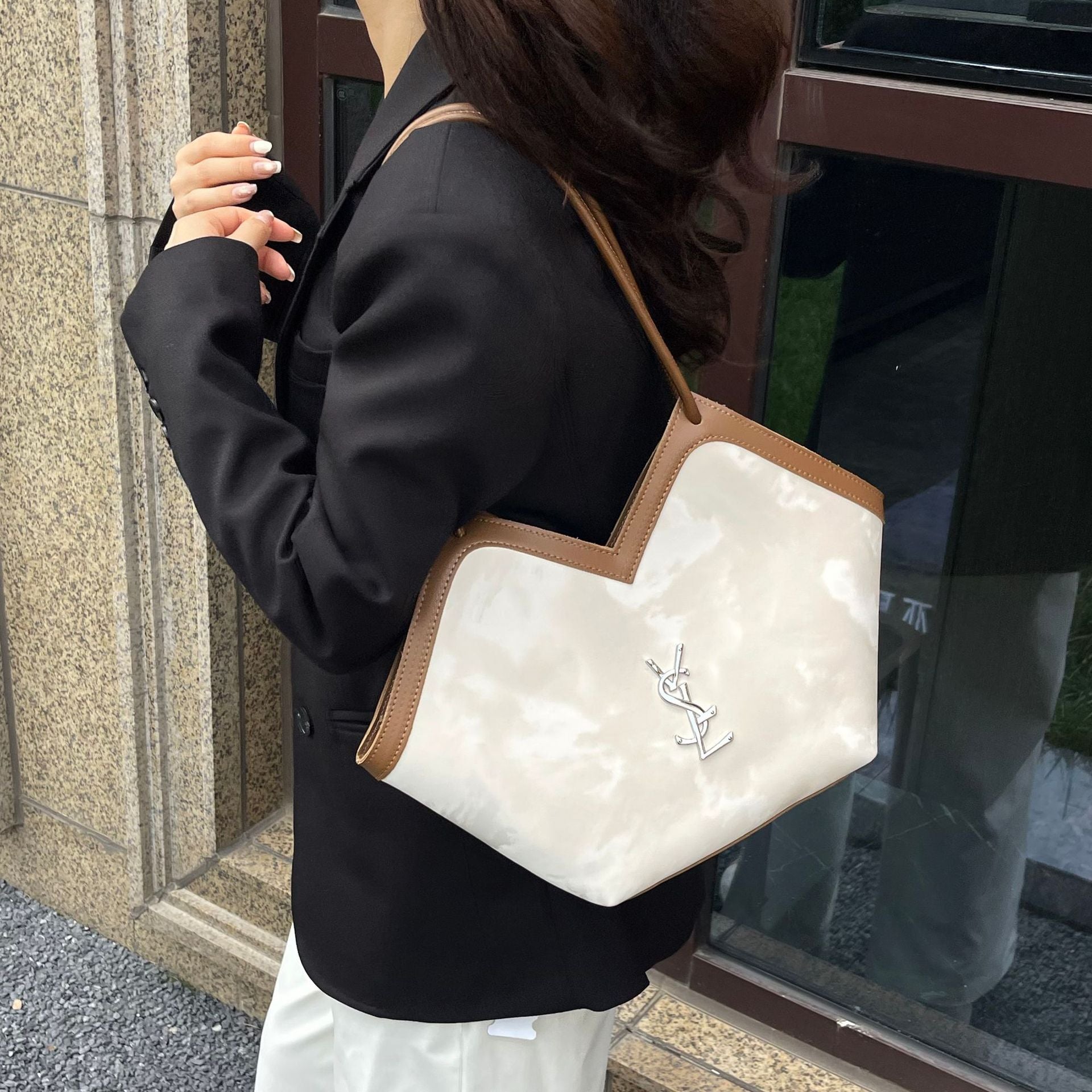 Light Luxury Poplar Forest Tote Bag Large Capacity V-Shaped Commuter Bags Fashion Tide Handbag Shoulder Bag