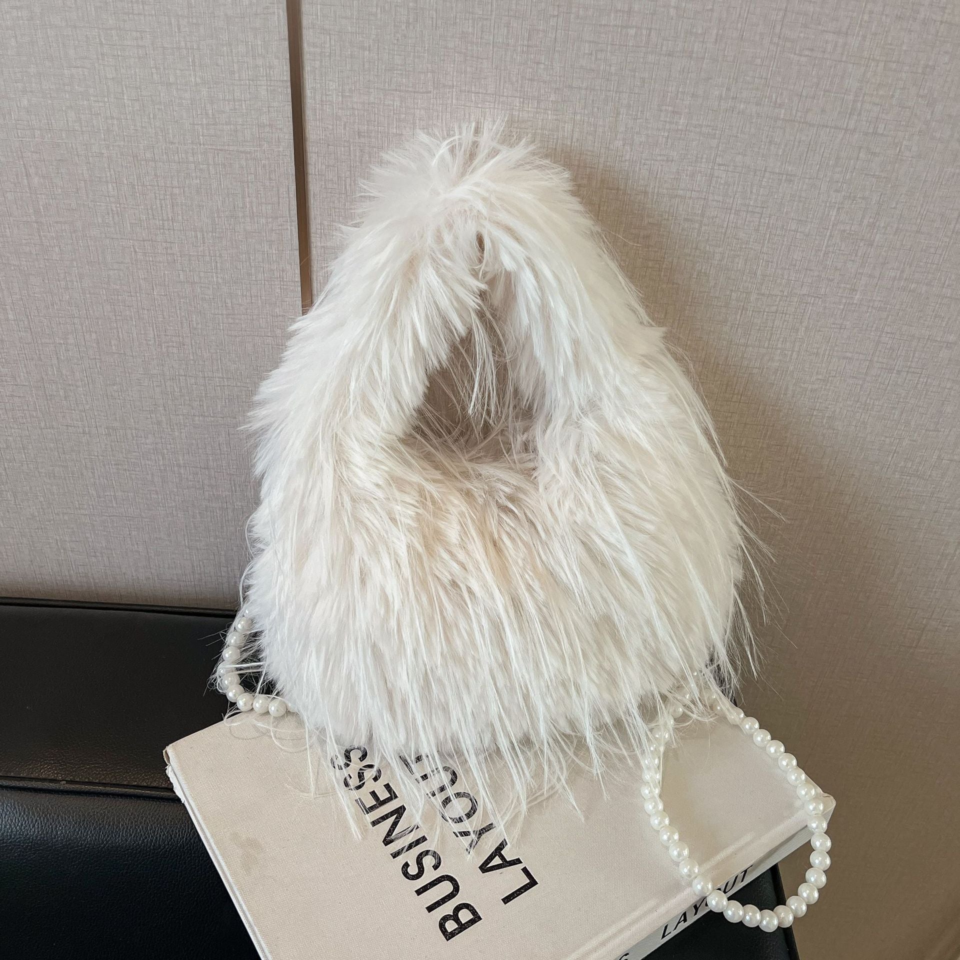 Sweet Fresh Pearl Chain Plush Messenger Bag