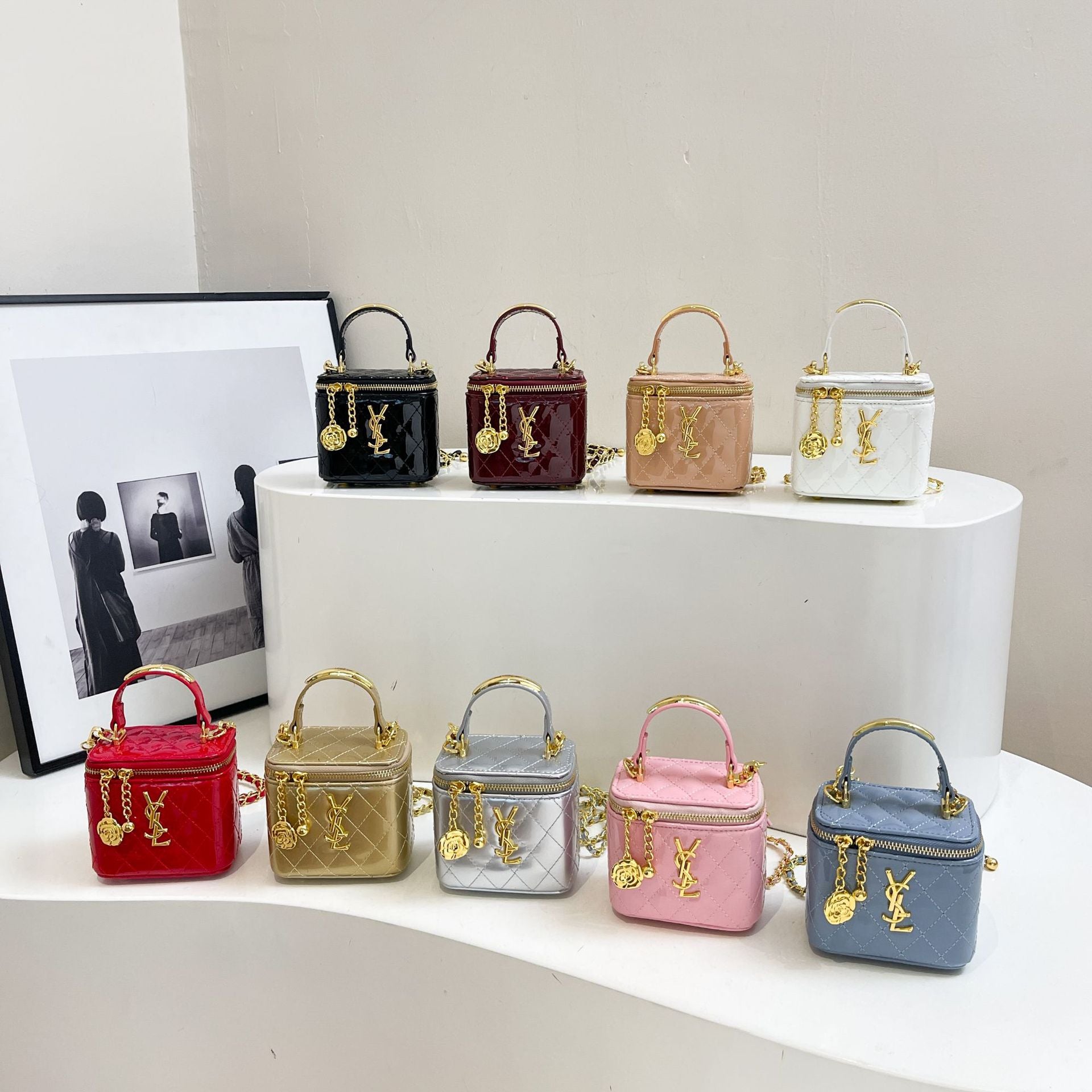 Light Luxury Embroidery Chain Crossbody Square Bag for Women