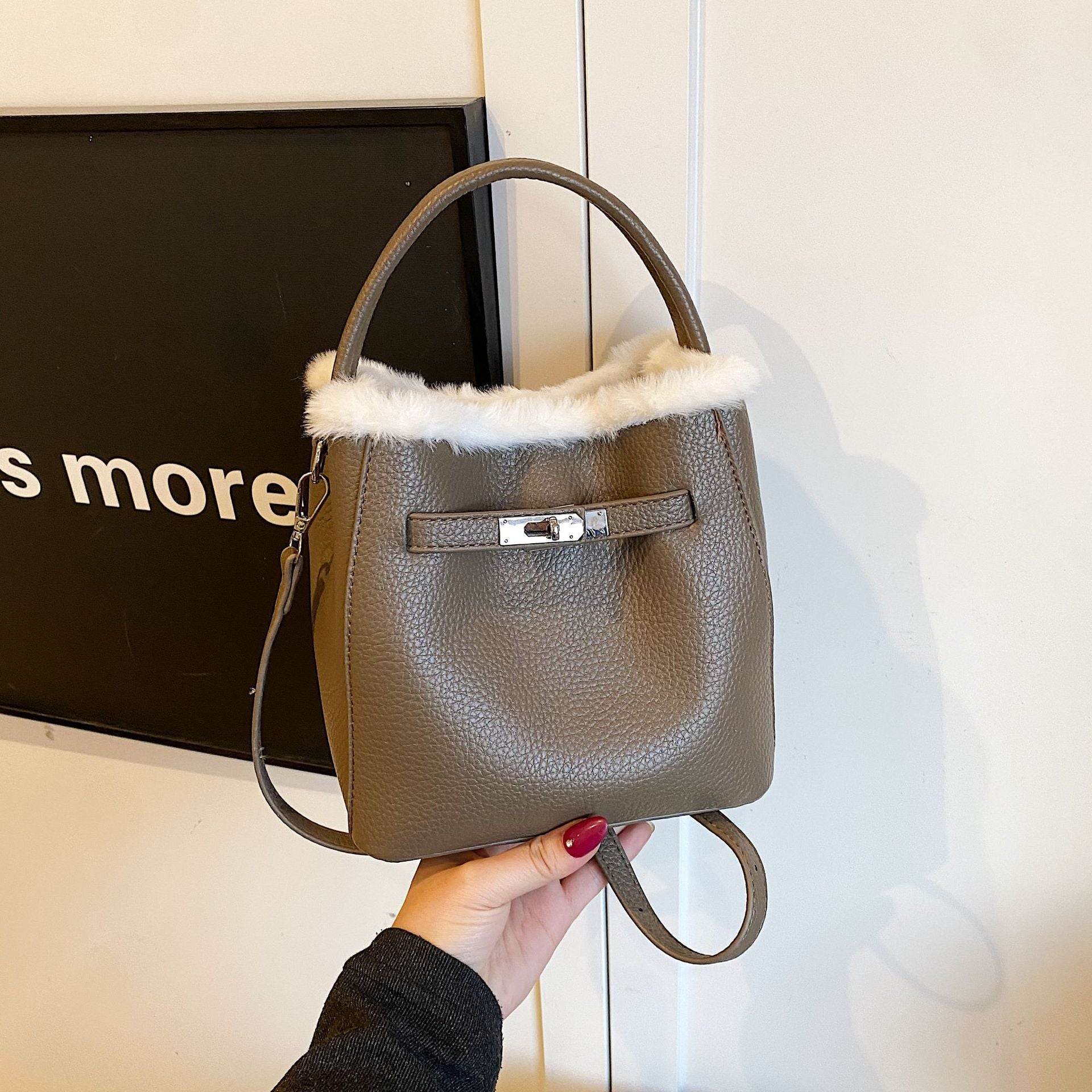 Retro Trend Bucket Handbag Fashion Plush Splicing Lock Messenger Bag