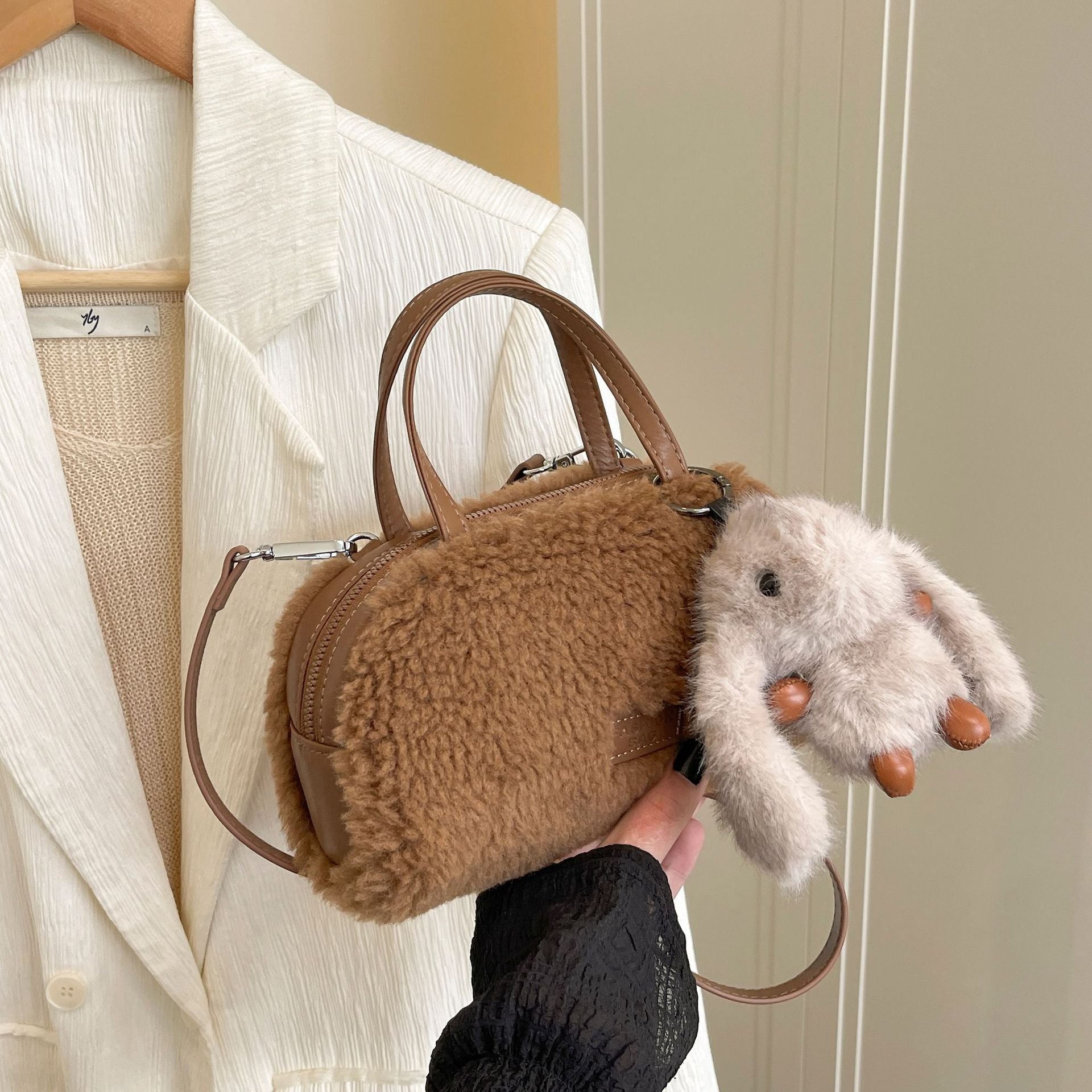 Light Luxury Plush Women's Shoulder Bag Retro Commuter Messenger