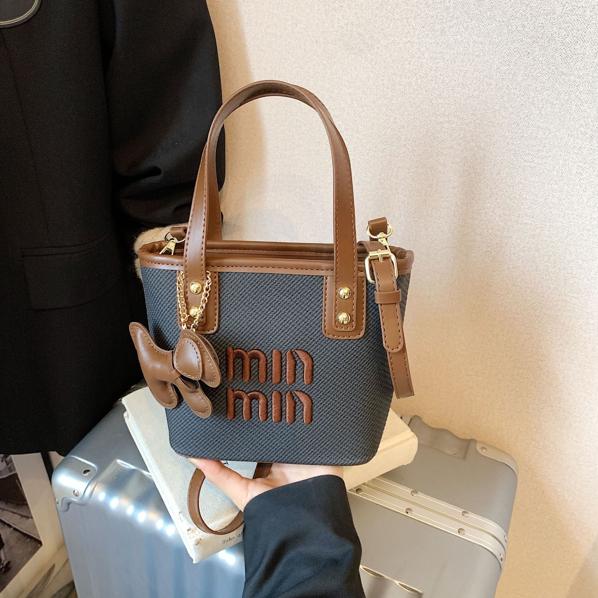 Trend Miu Embroidered Bucket Bag Casual Messenger Handbag