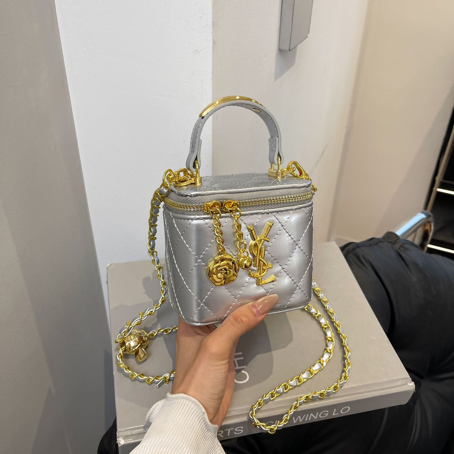 Light Luxury Embroidery Chain Crossbody Square Bag for Women