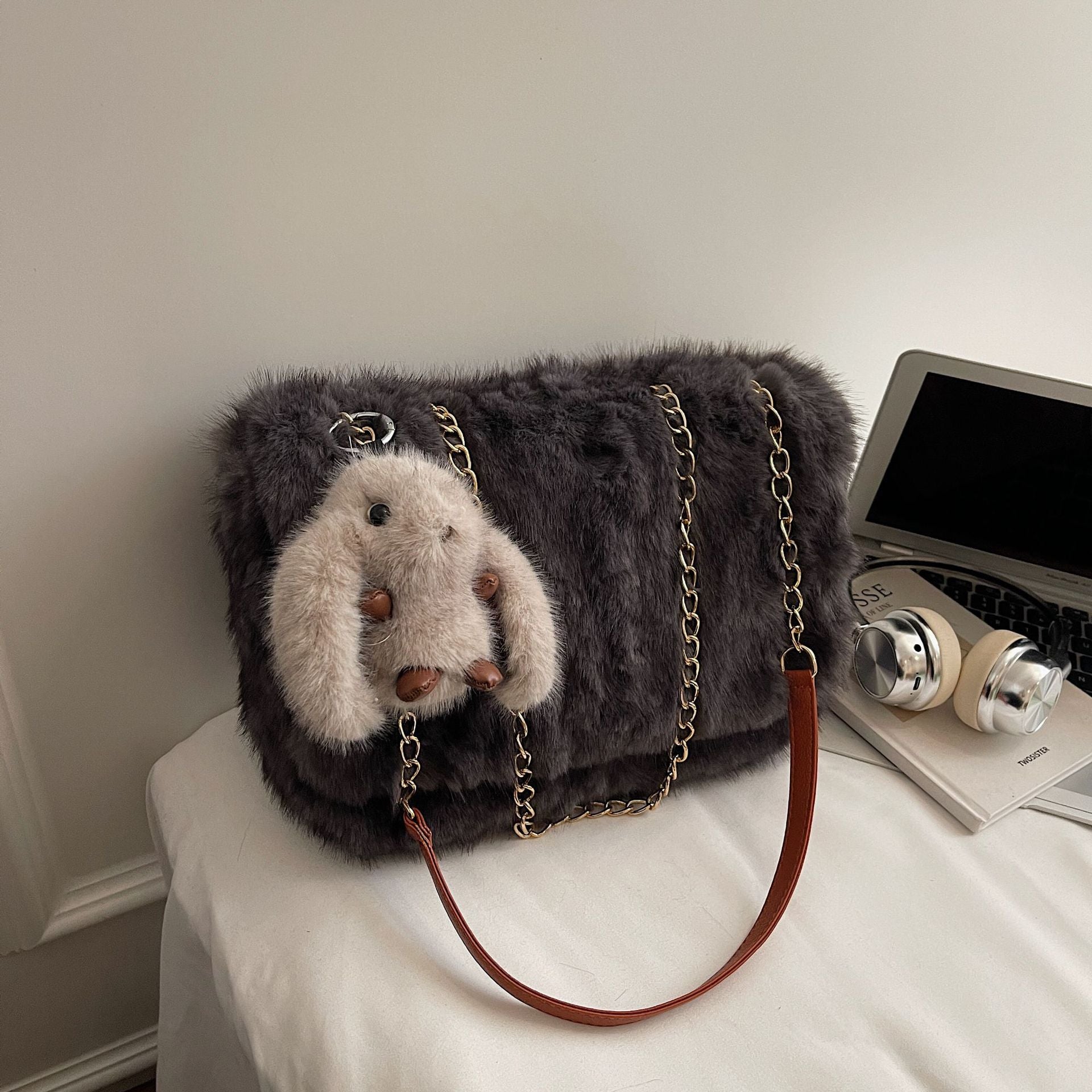 Trendy Versatile Chain Plush Bag Large Capacity Shoulder Bag