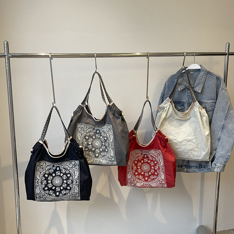 Nylon Shoulder Bag Light Ball Chain Versatile Large Capacity Underarm Handbag