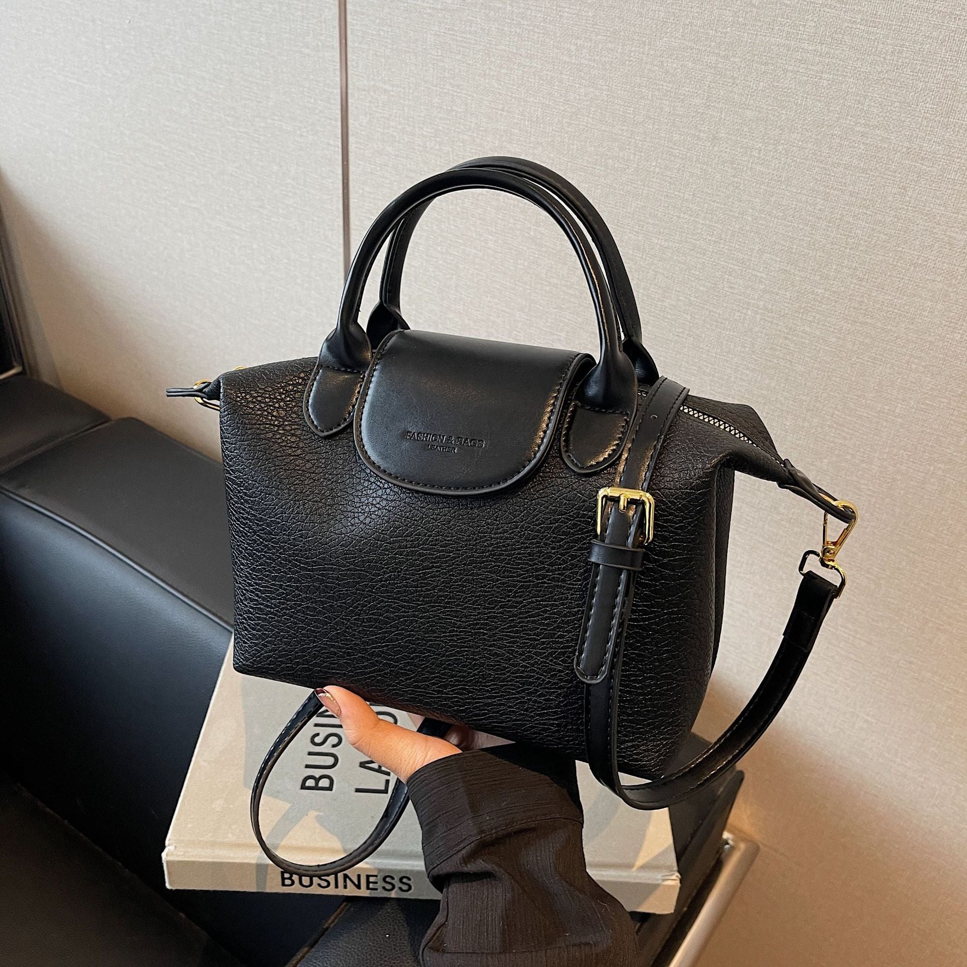 Longbaoxiang Splicing Dumpling Shoulder Messenger Handbag