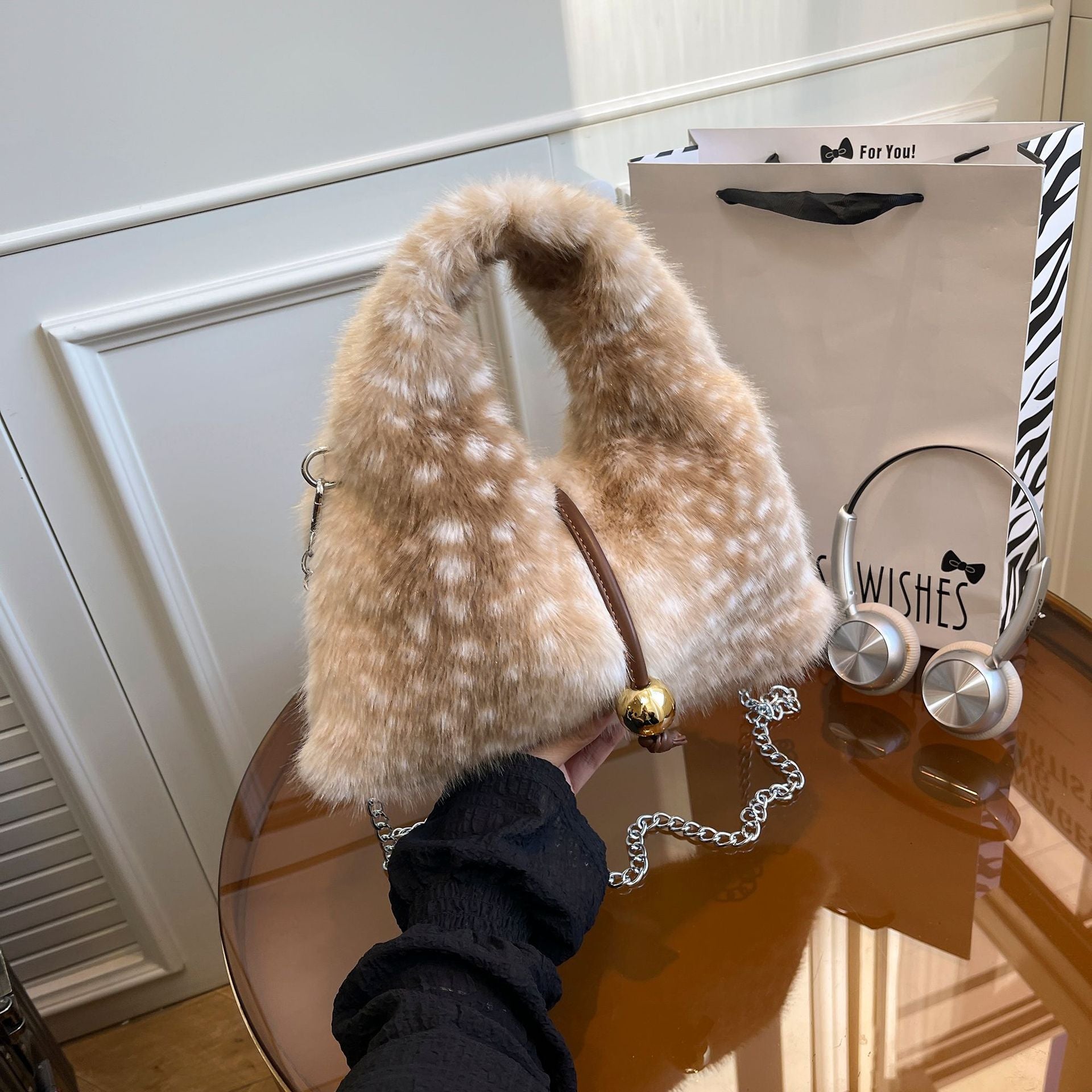 Trendy Plush Chain Shoulder Bag for Daily Use
