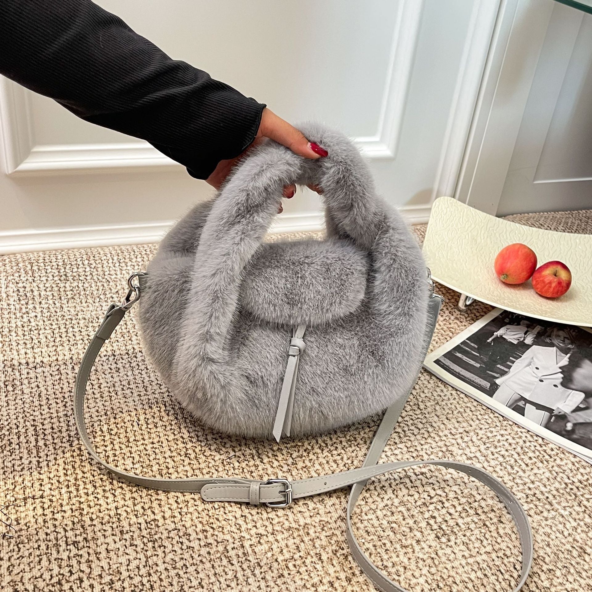 Niche Wool Bucket Bag for Commuters