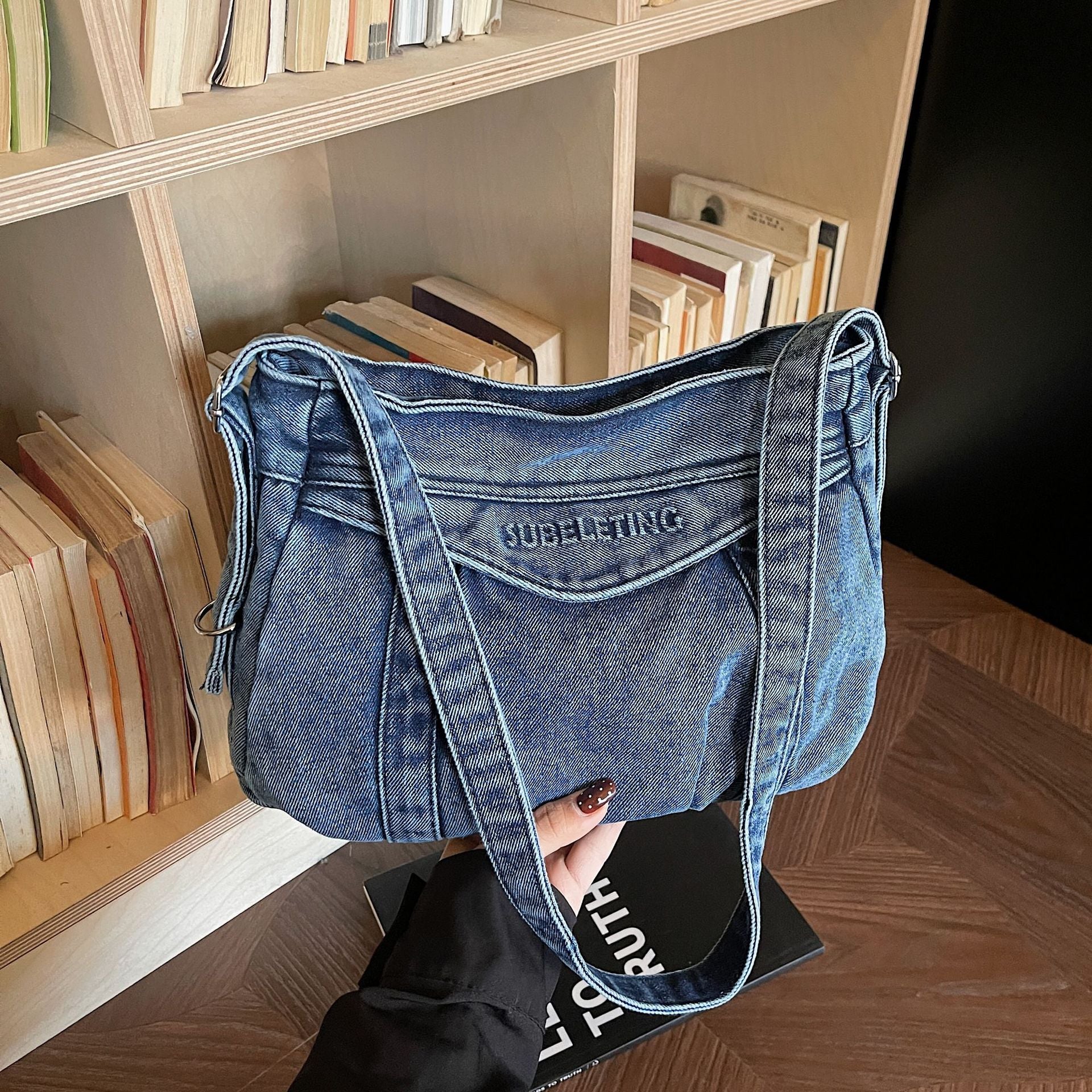 Stylish Retro Denim Shoulder Bag for Commuters