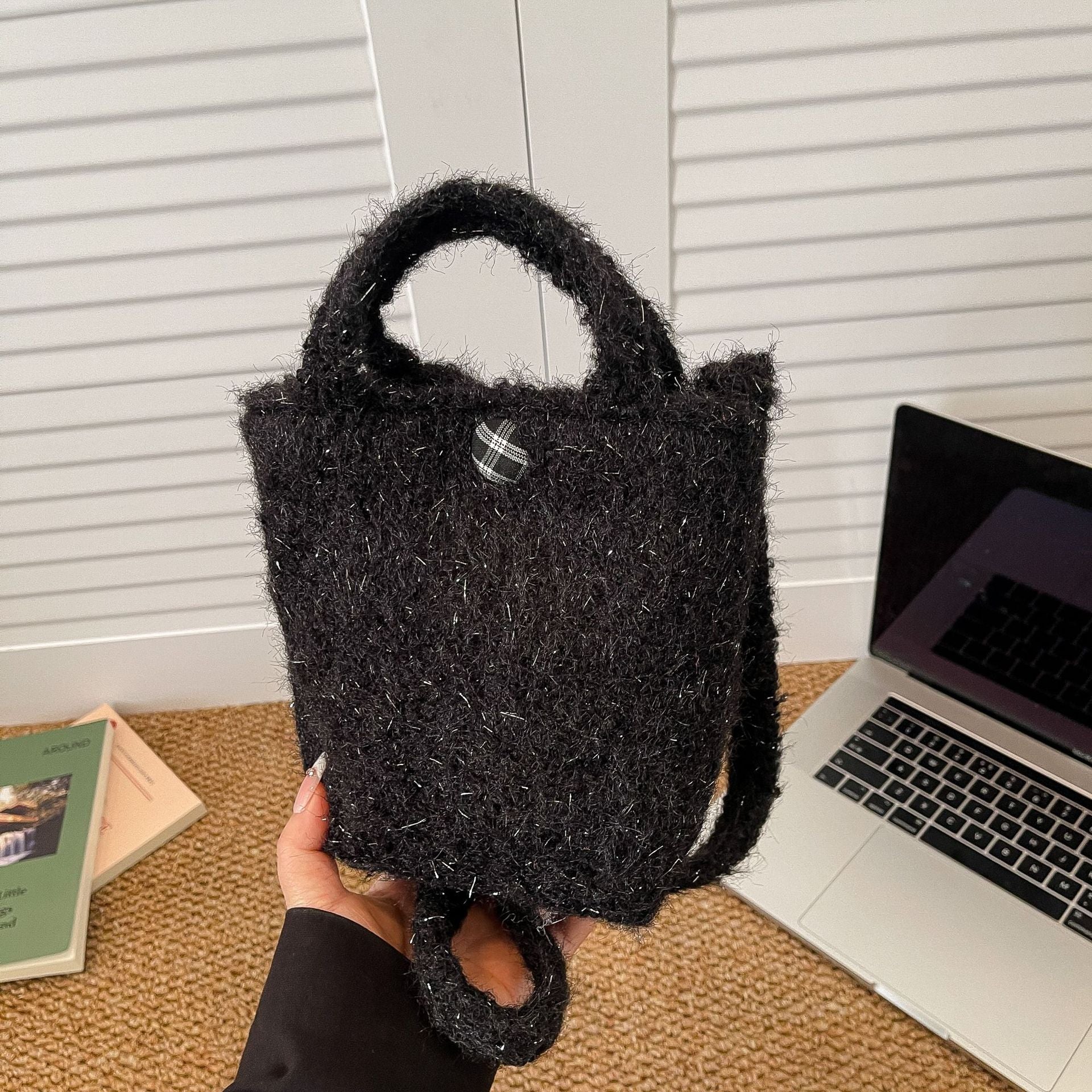 Snowflake Plush Bucket Bag Fashionable Shoulder Bag Sweet Commuting Messenger Bag