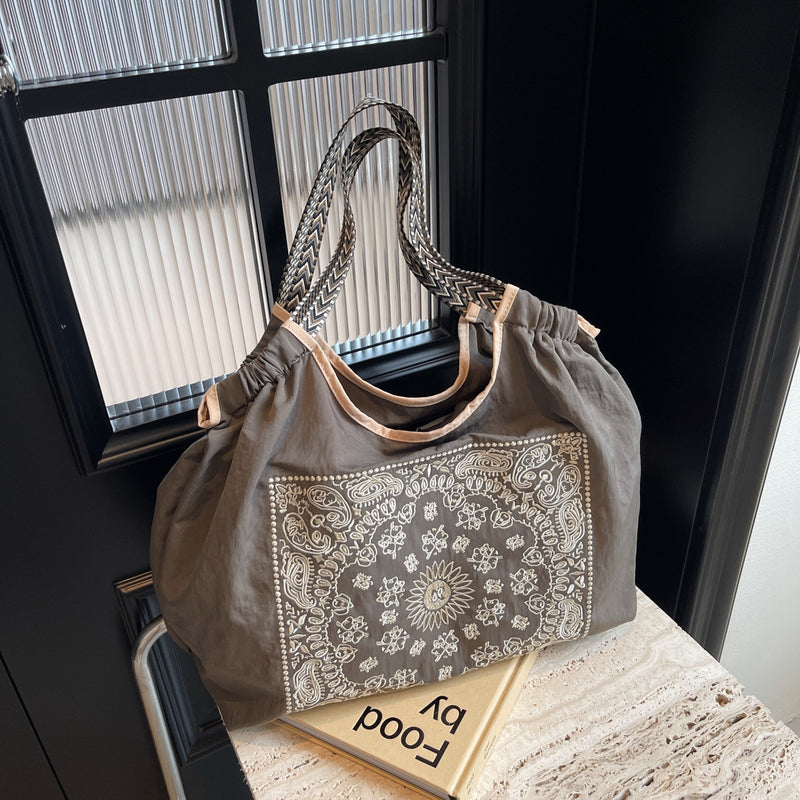 Nylon Shoulder Bag Light Ball Chain Versatile Large Capacity Underarm Handbag