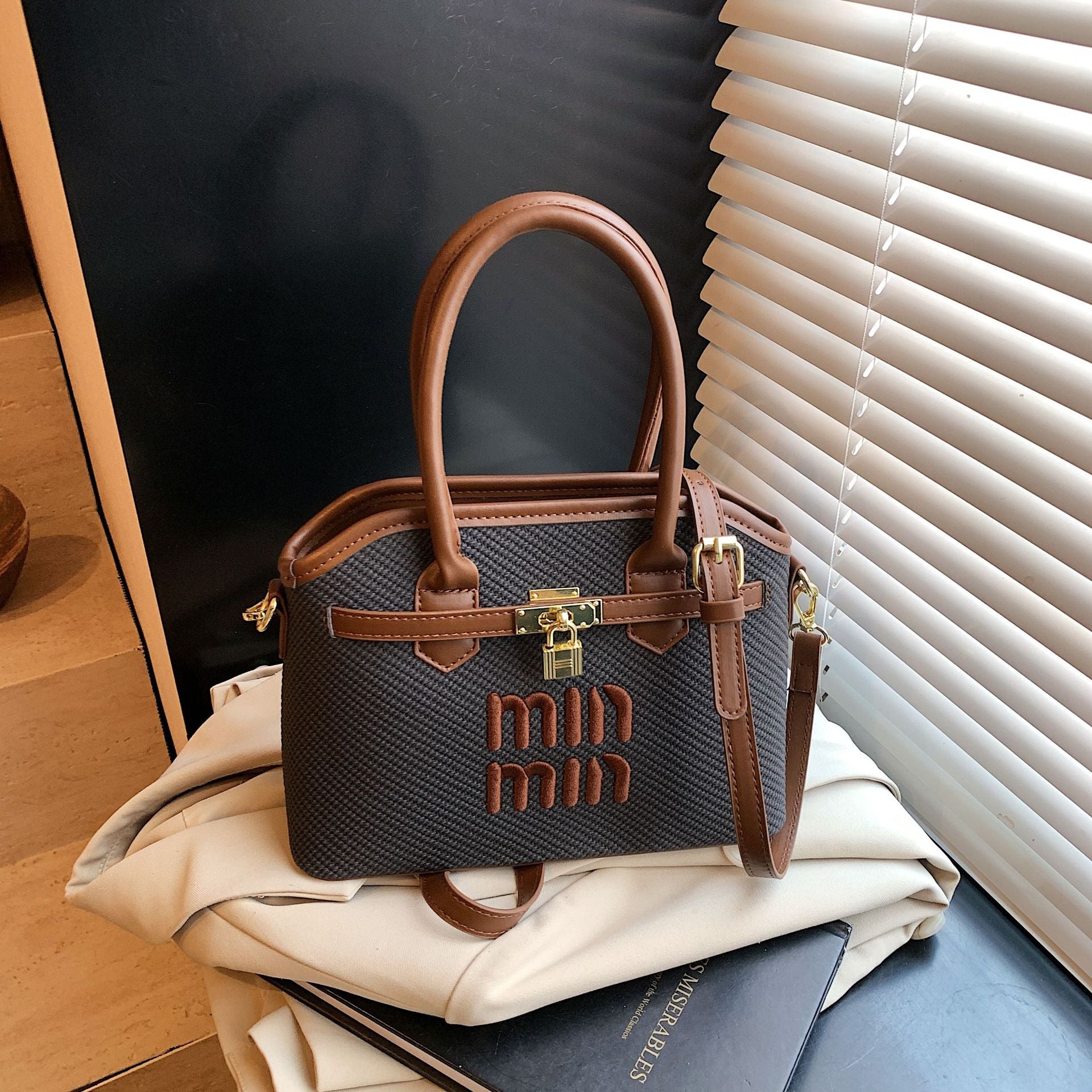 Light Luxury Miu Embroidery Bucket Shoulder Bag