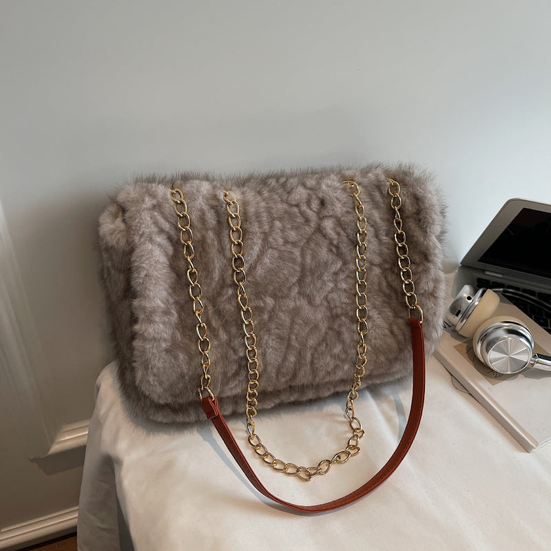 Trendy Versatile Chain Plush Bag Large Capacity Shoulder Bag