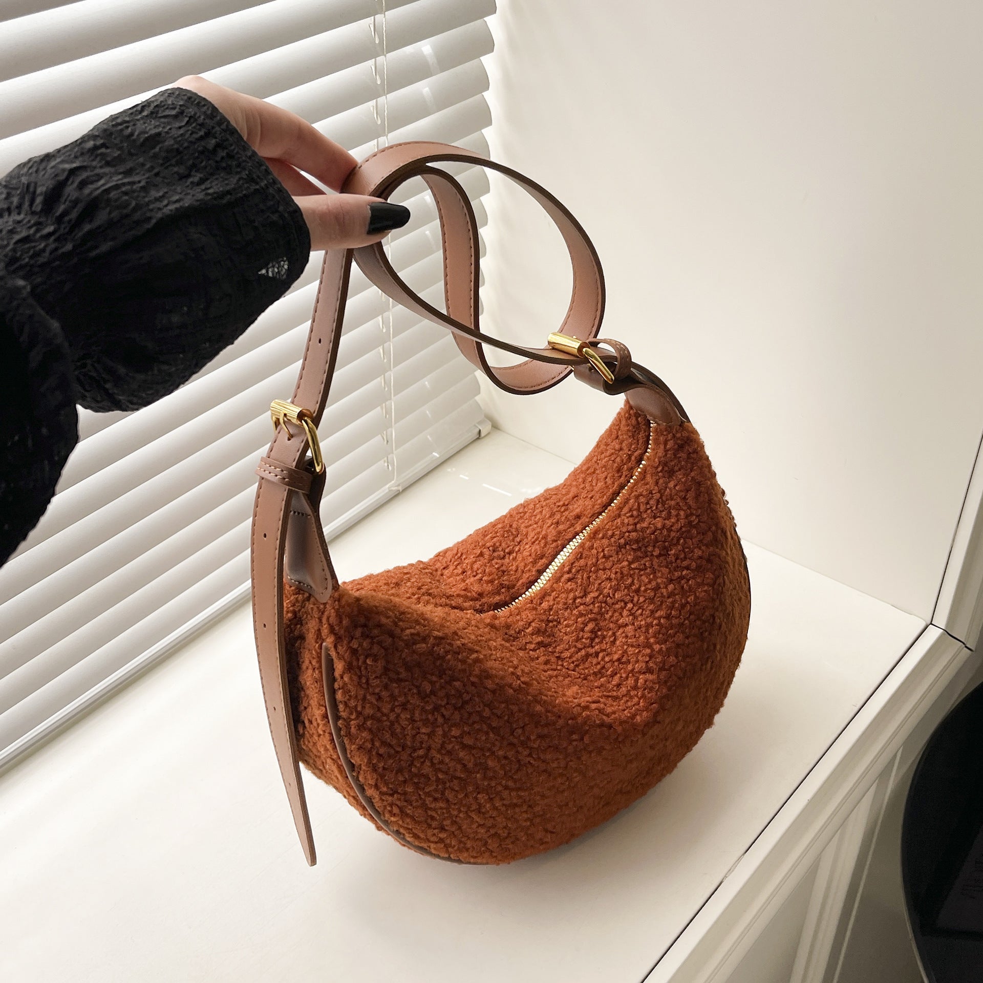 Lamb Wool Shoulder Bag Fashion Casual Dumpling Bag