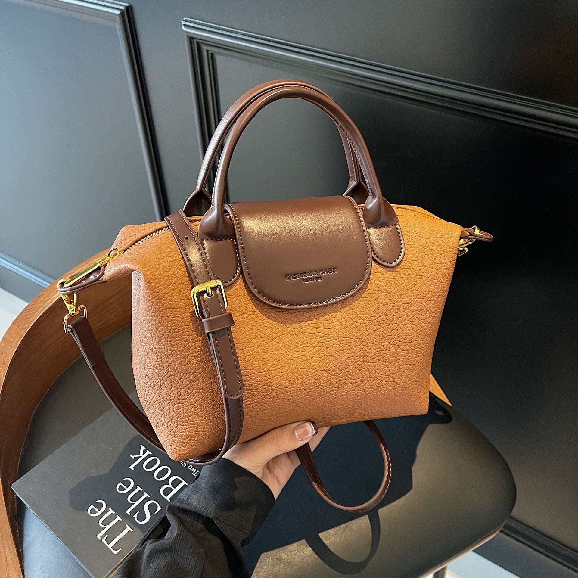Longbaoxiang Splicing Dumpling Shoulder Messenger Handbag