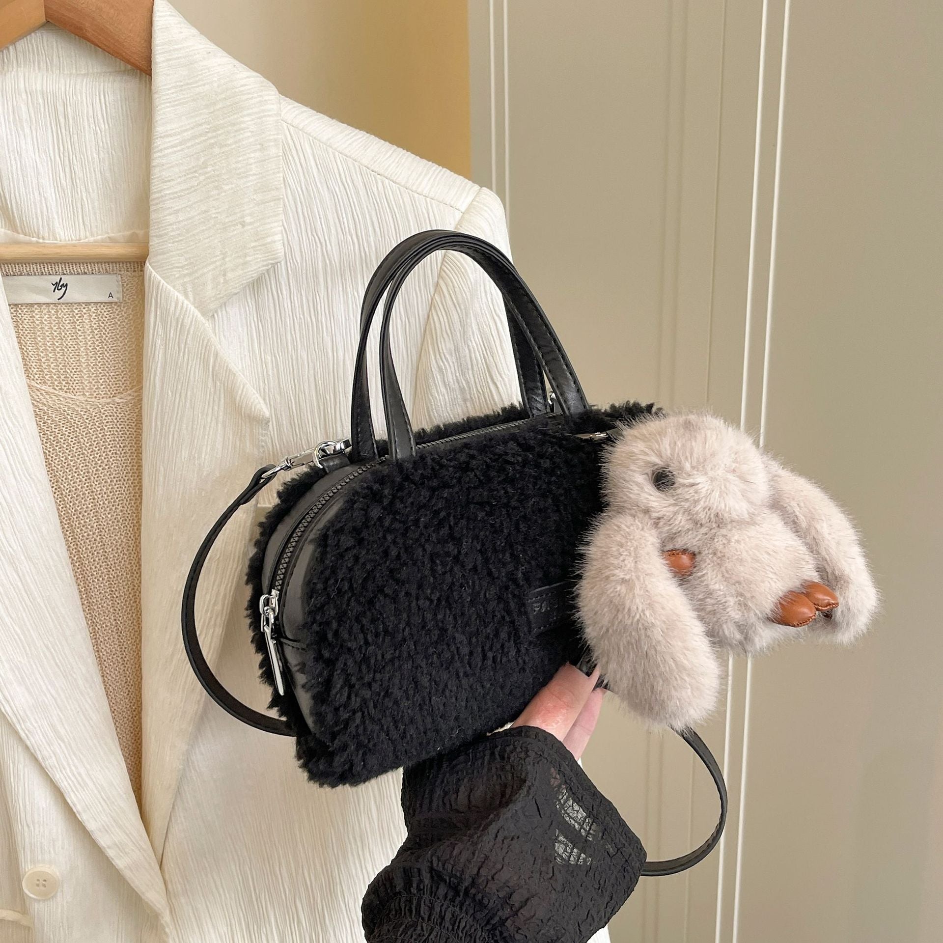Light Luxury Plush Women's Shoulder Bag Retro Commuter Messenger
