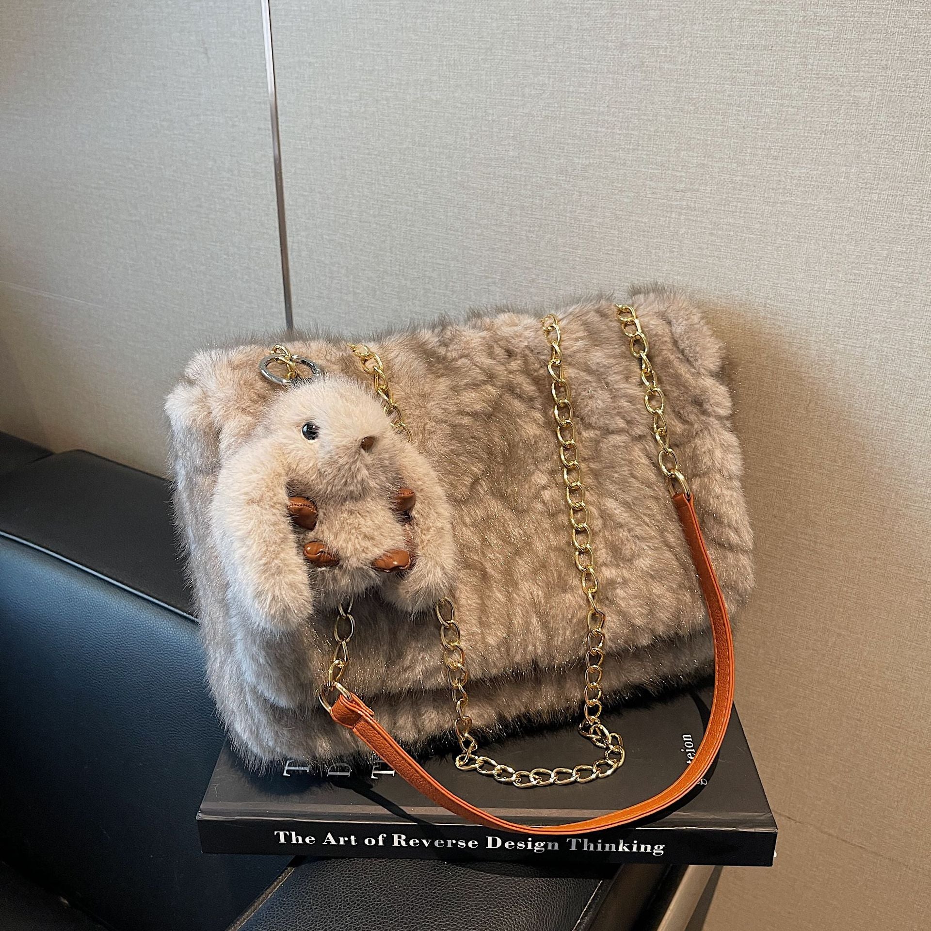 Trendy Versatile Chain Plush Bag Large Capacity Shoulder Bag